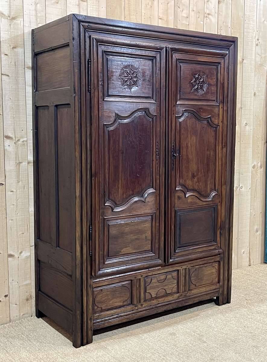 Armoire bretonne XIXème en merisier, chêne et châtaignier