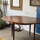 Round extendable table
