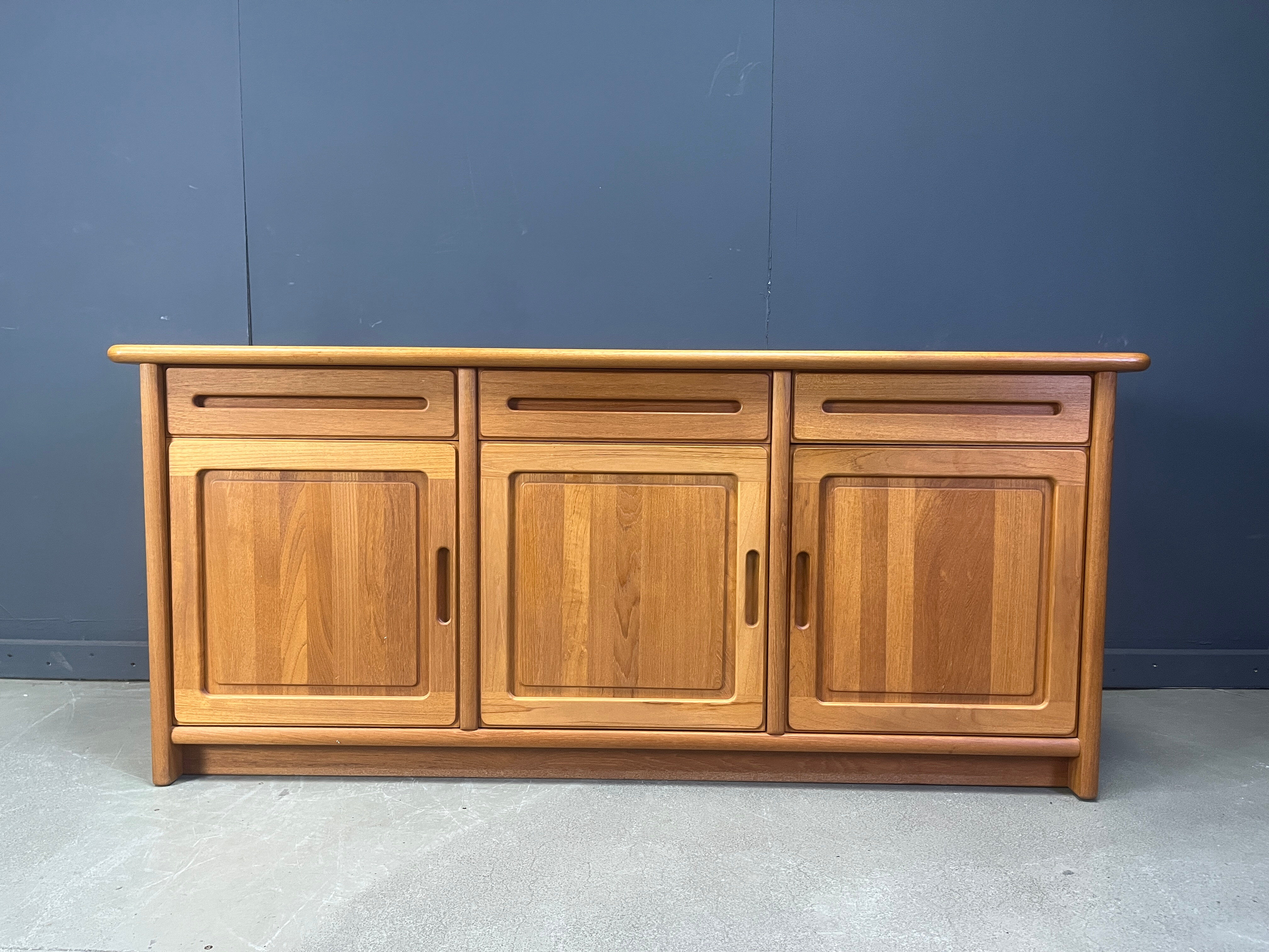 Enfilade scandinave des années 1960 par Dyrlund.