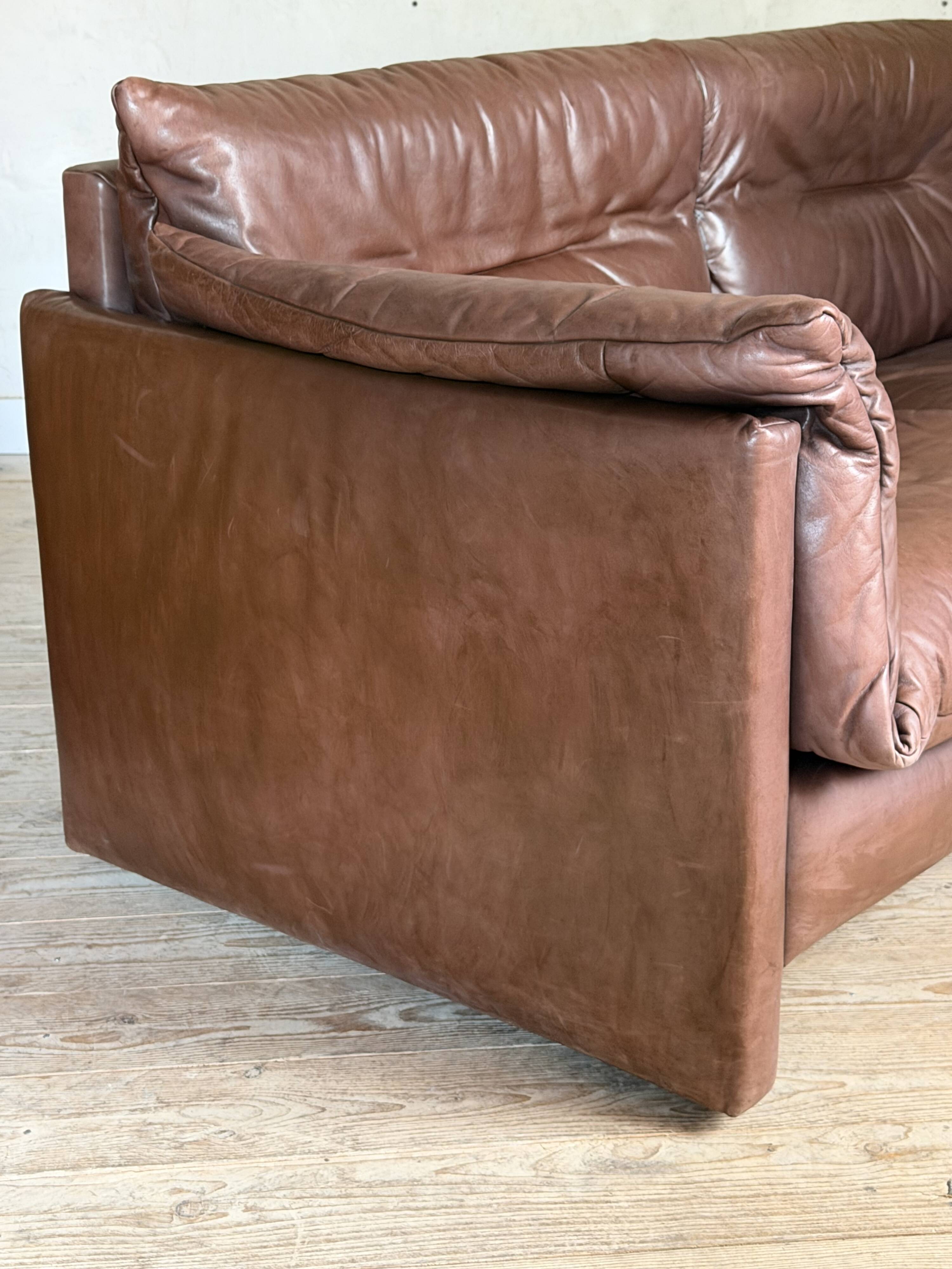 Vintage leather sofa Ligne Roset