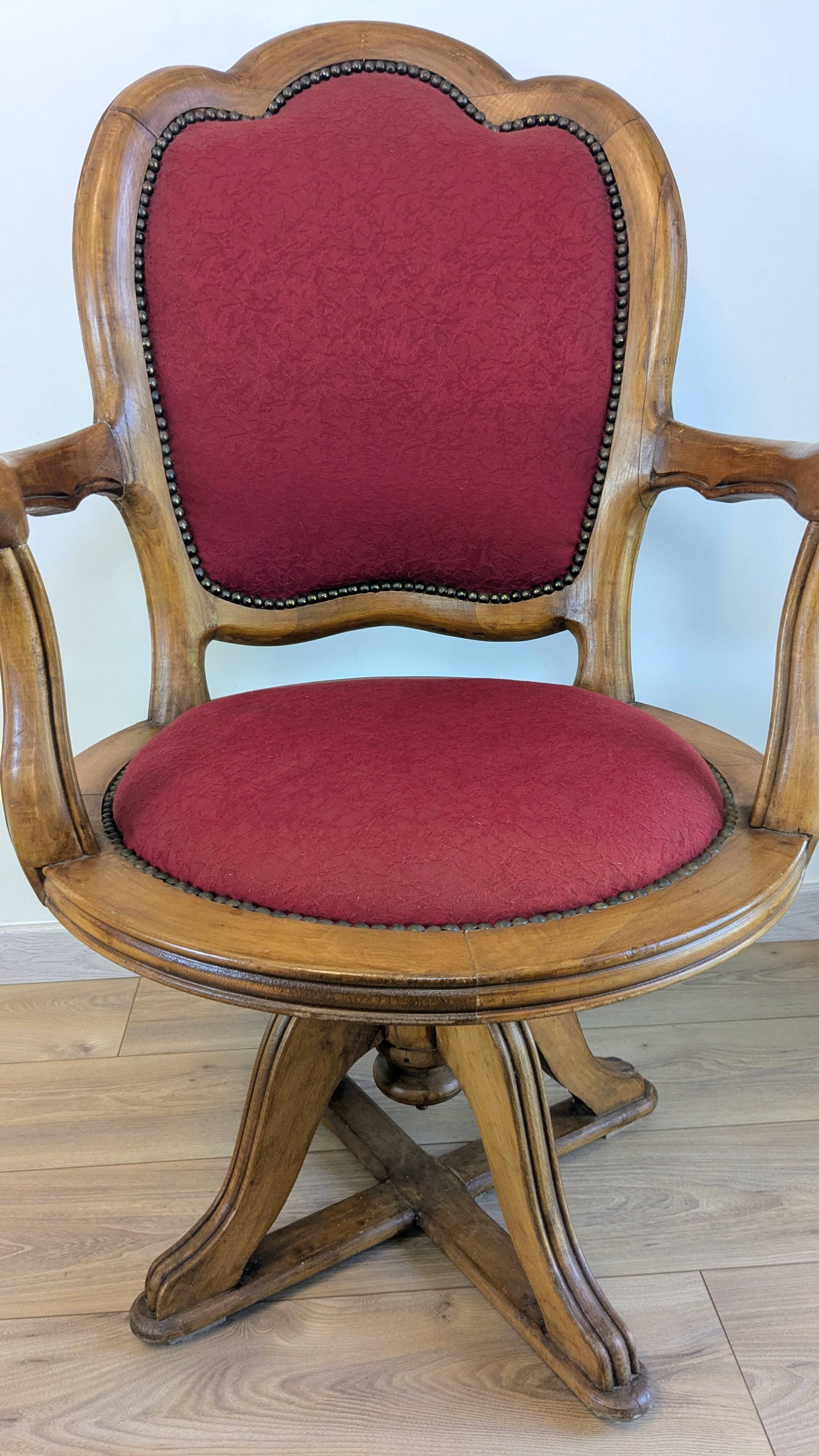 Vintage captain's chair in wood and garnet fabric — a seat with character