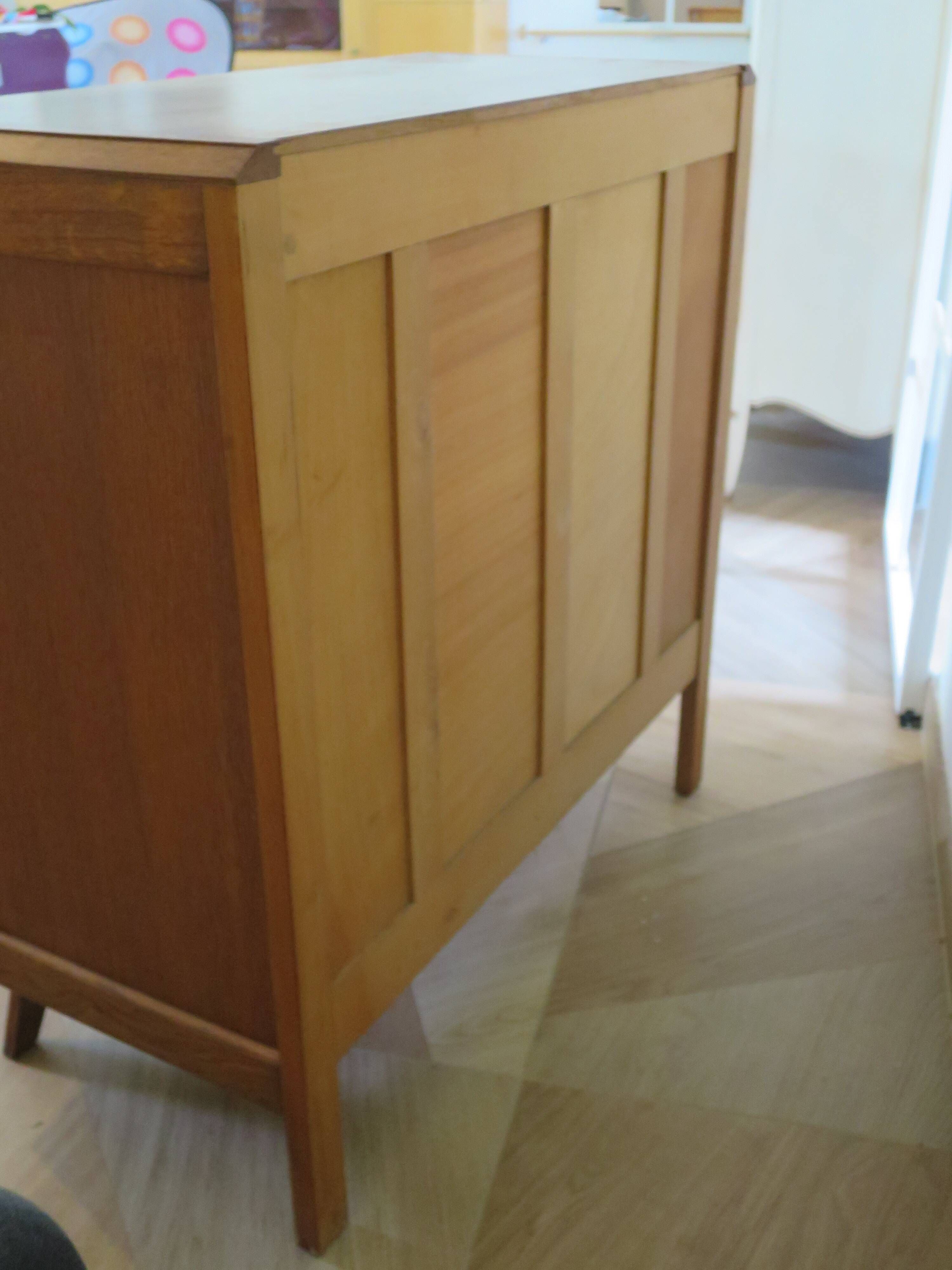 Pretty vintage chest of drawers - 4 drawers - 1960s - refined Scandinavian style - medium oak color
