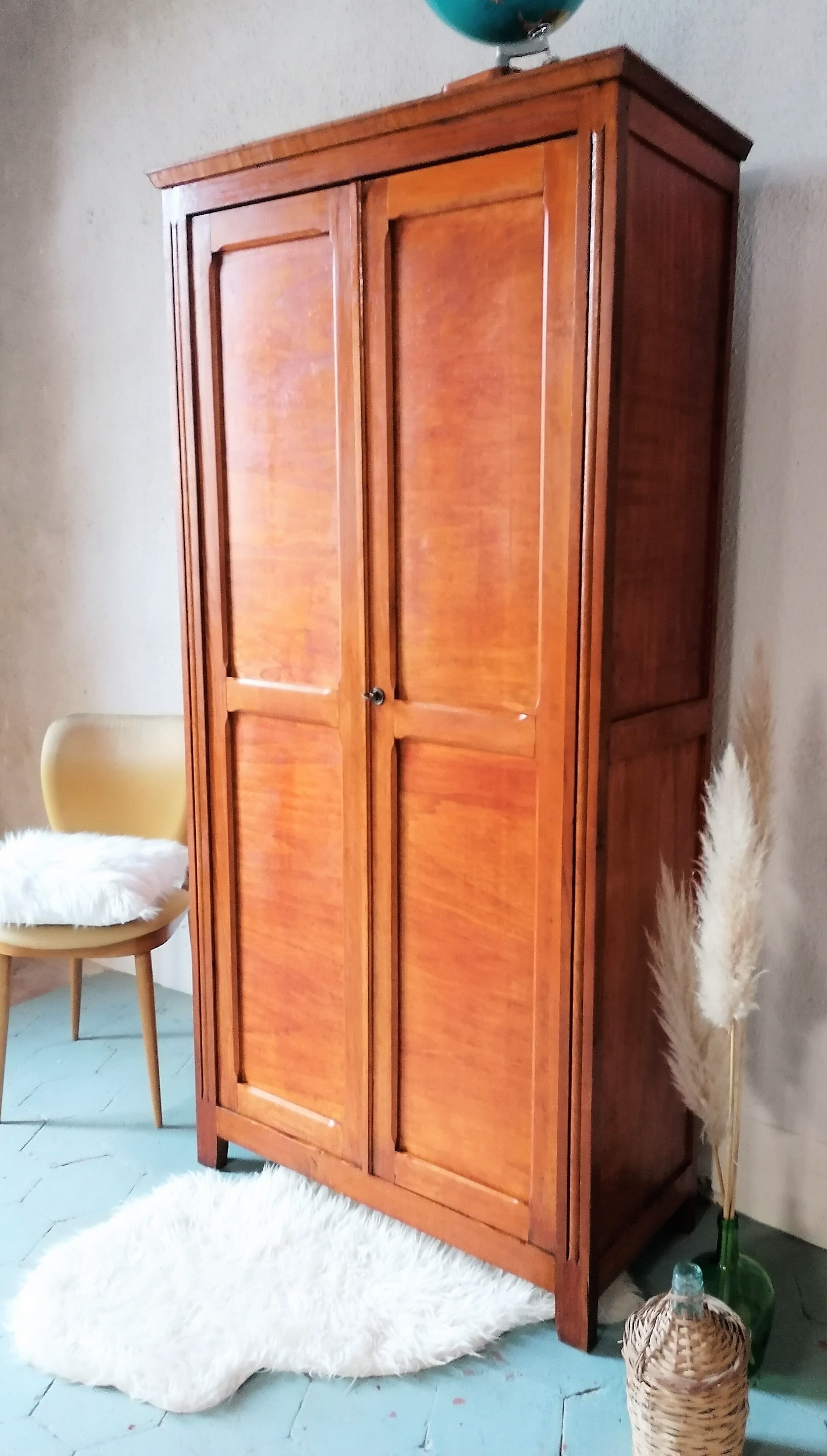 Armoire parisienne
