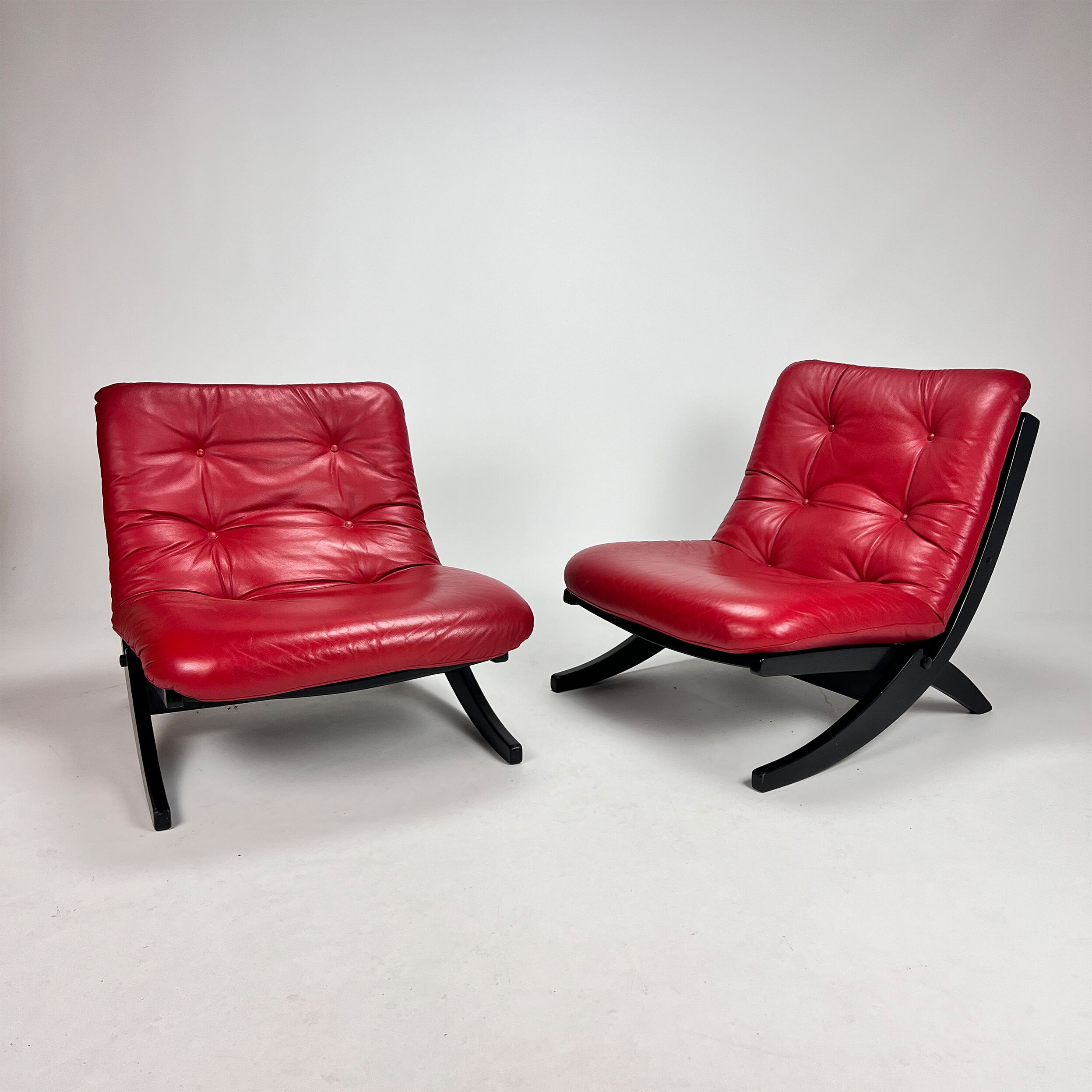Set of 2 Vintage Black and Red Scissor Chairs, 1970s