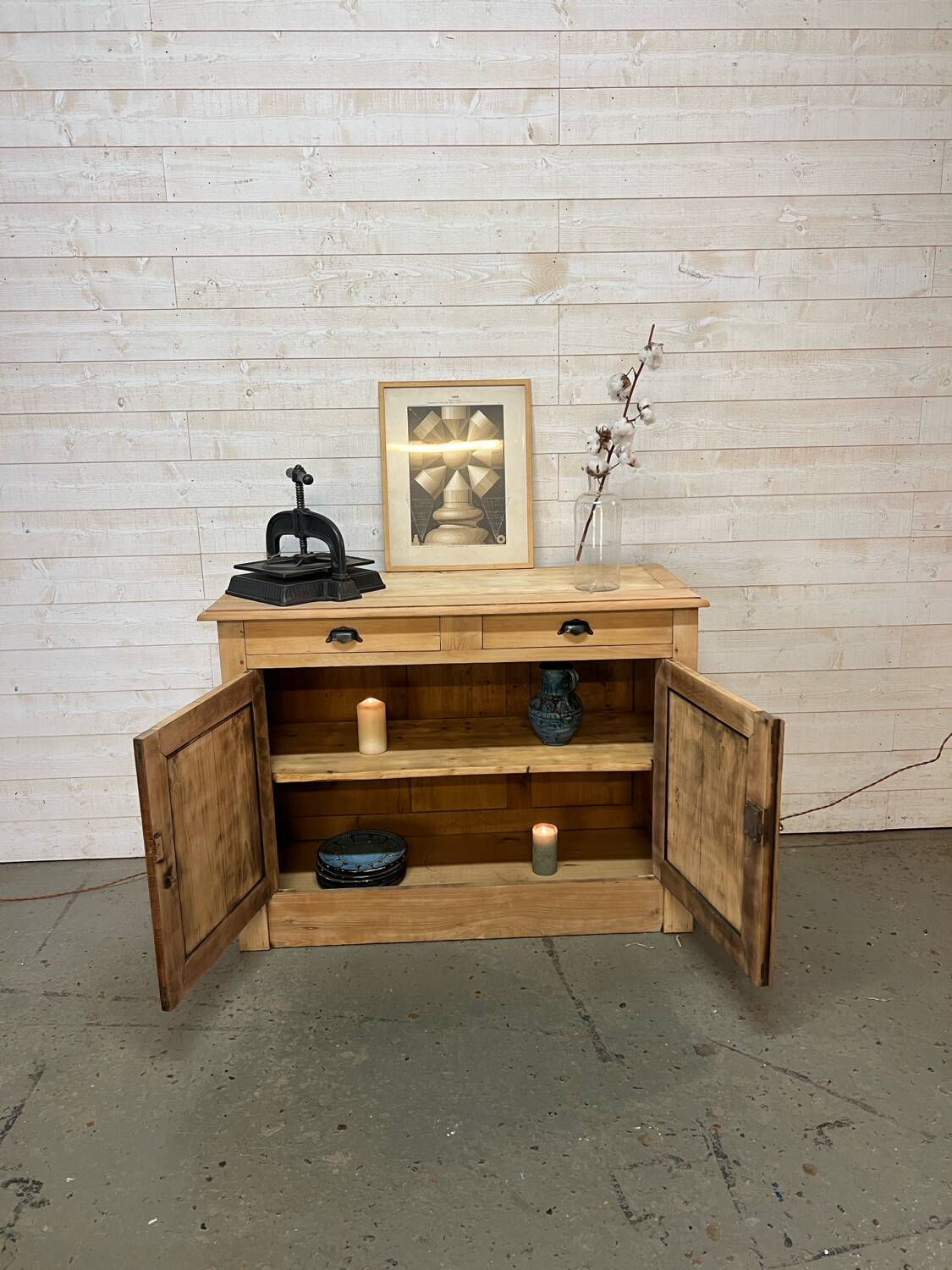 Buffet parisien en bois brut