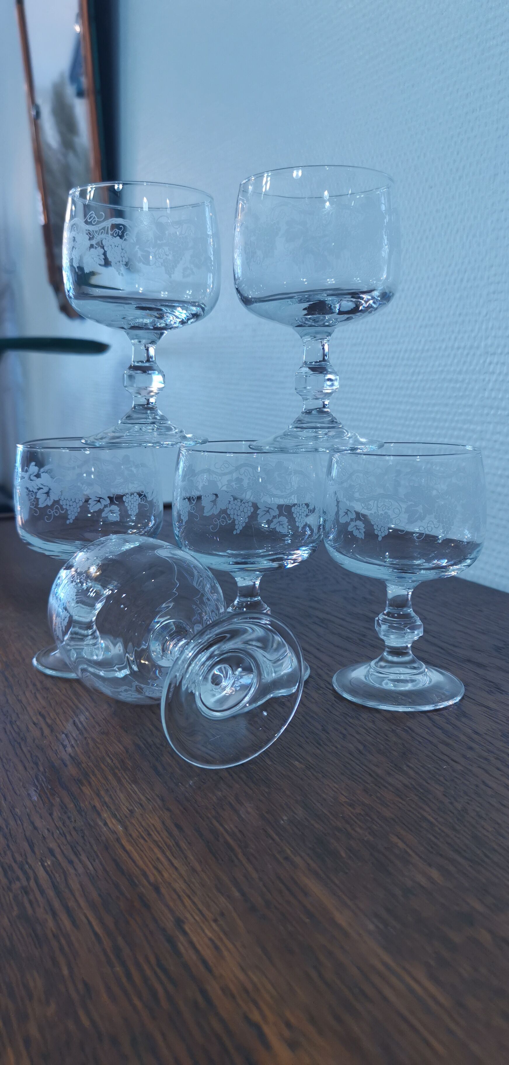 Set of 6 wine glasses on feet crystal grape decoration and vine shoot Luminarc