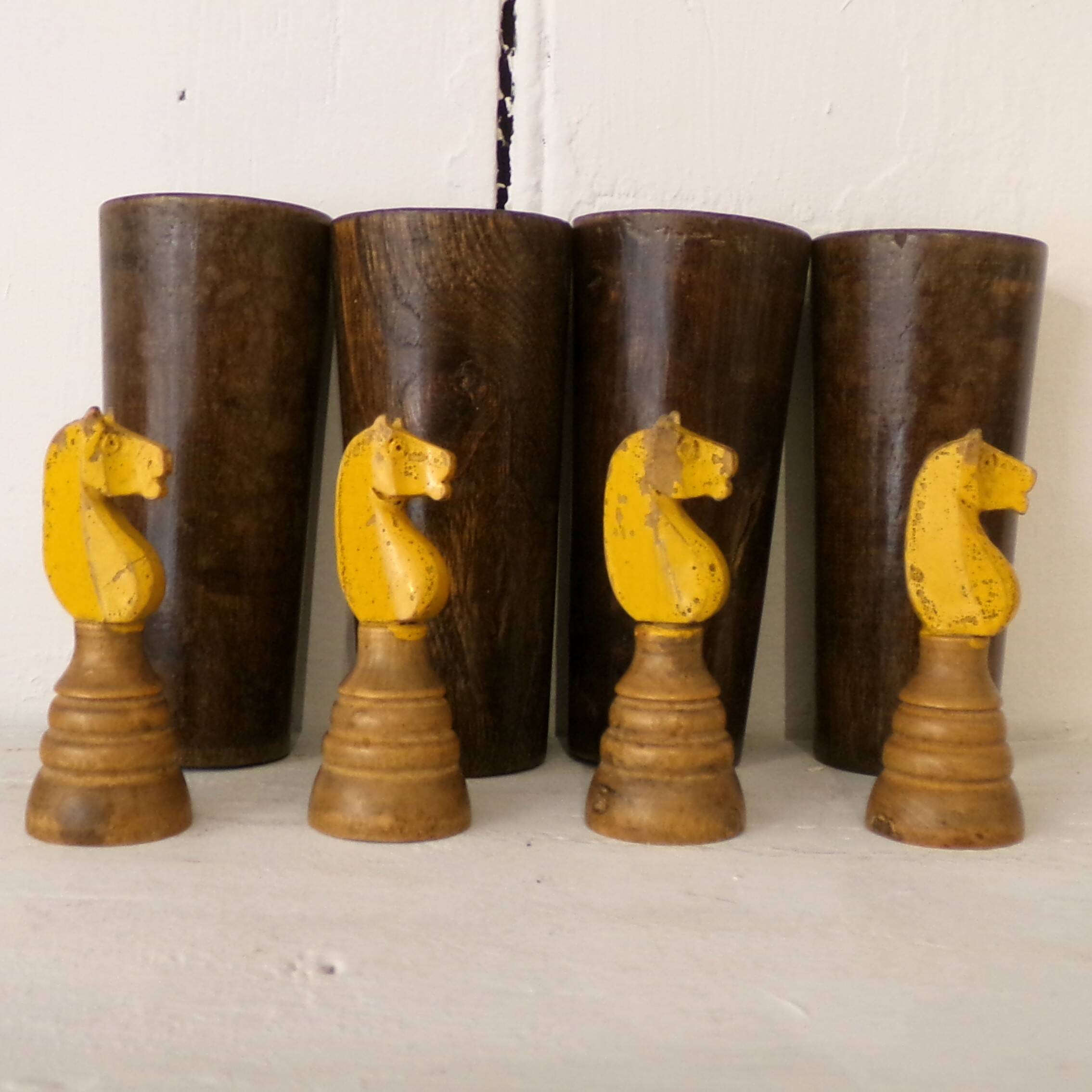 Deluxe Antique Game Little Horses 4 cups 4 dice made of bone and 16 horses