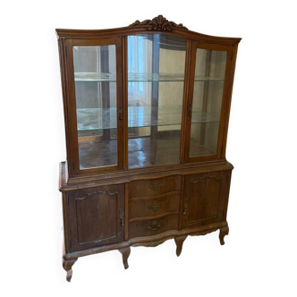 English style display case
