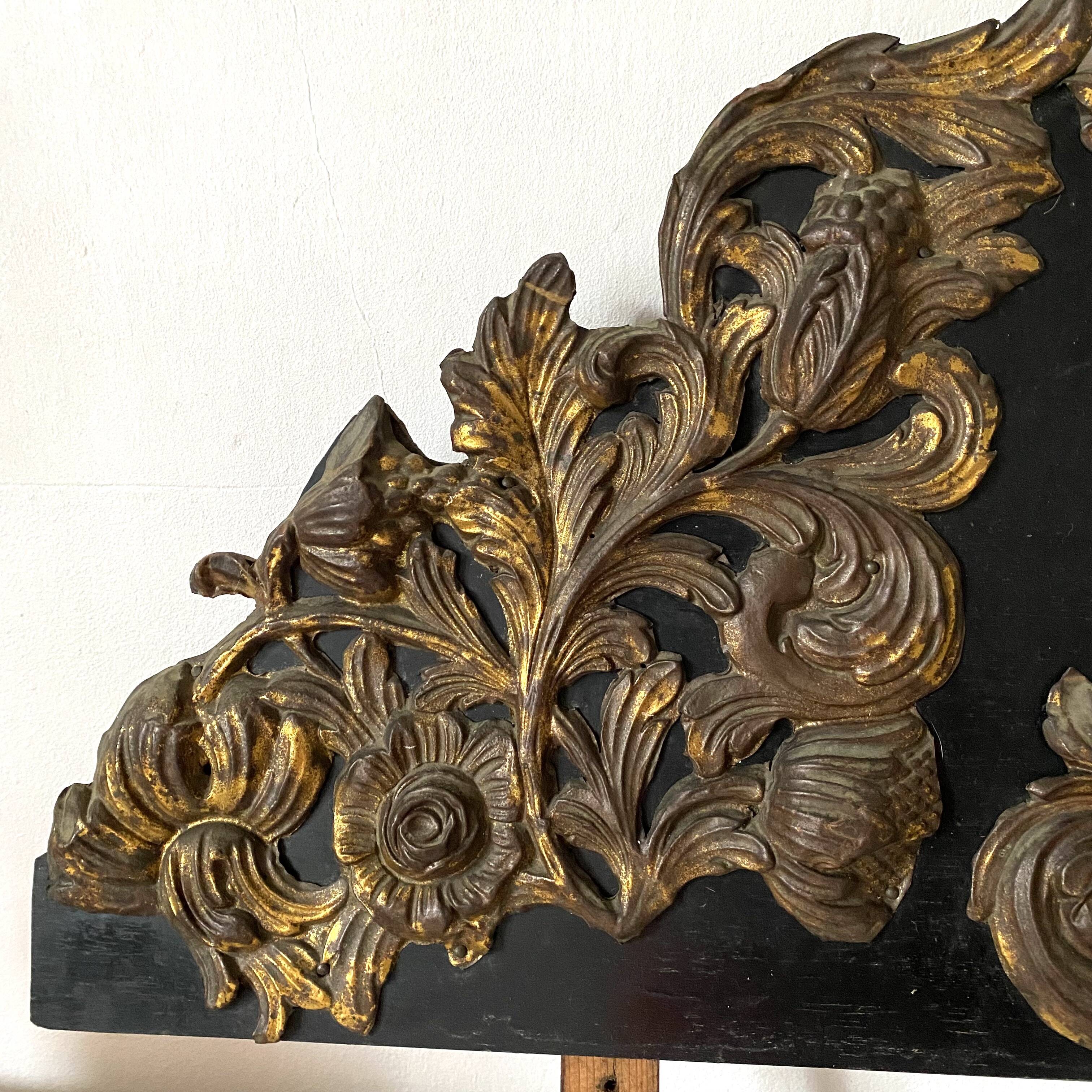 Pediment in blackened wood and 19th century embossed gilded metal foil