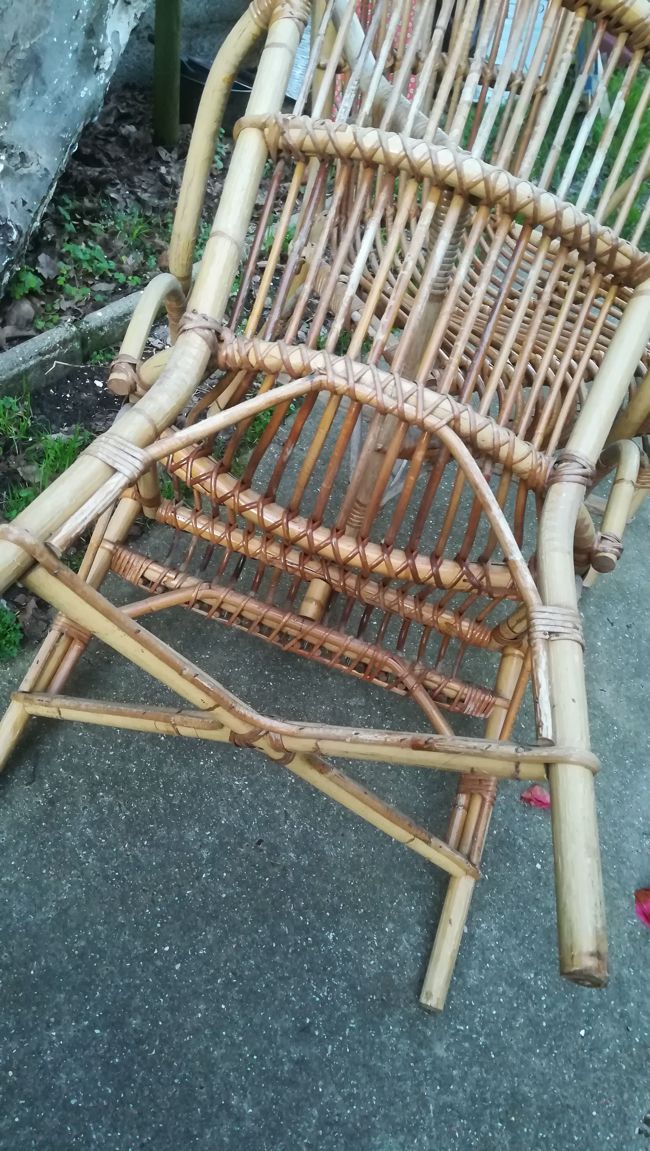 Paire de fauteuils en rotin patinés naturels