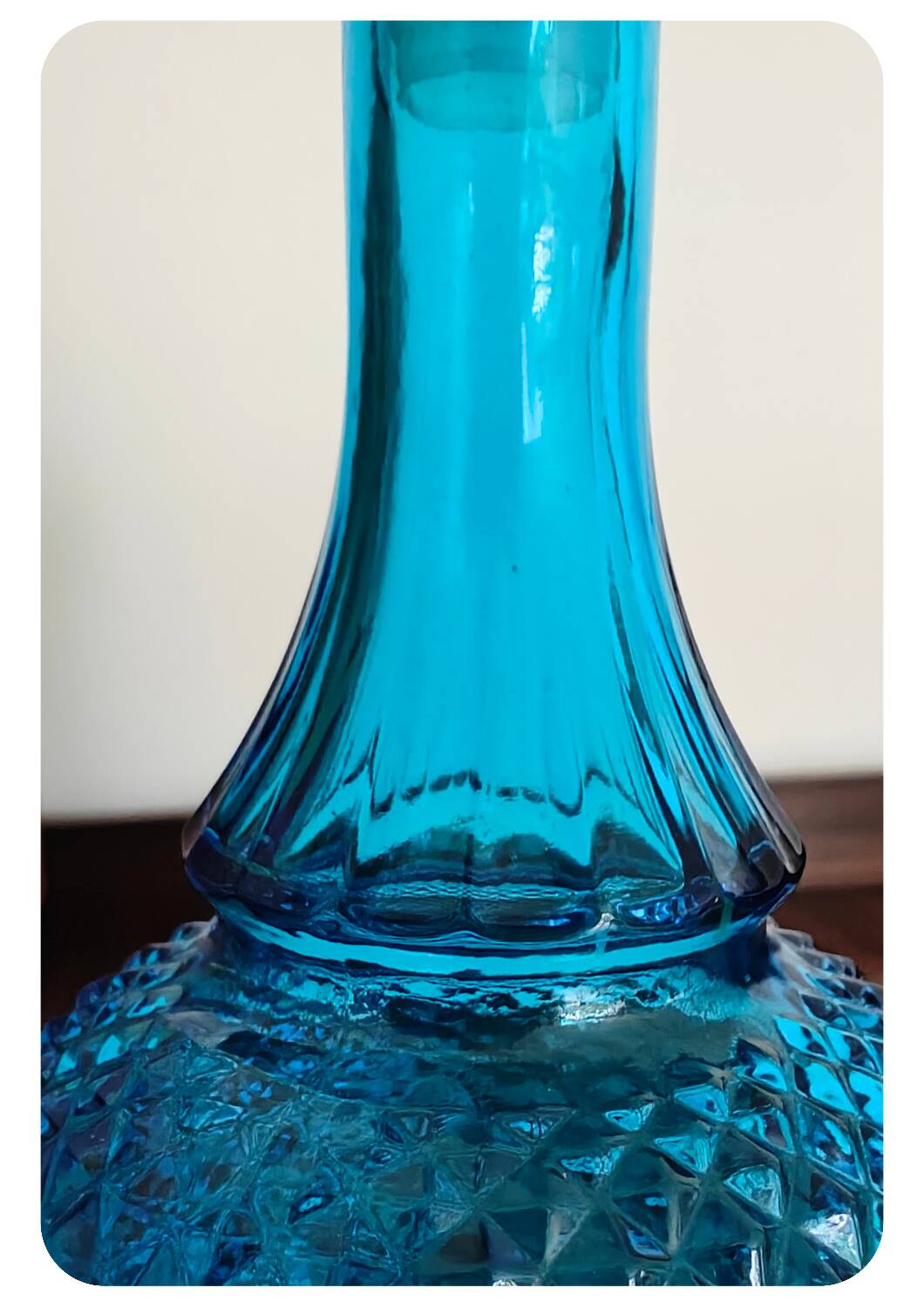 Bouteille en verre bleu belge vintage
