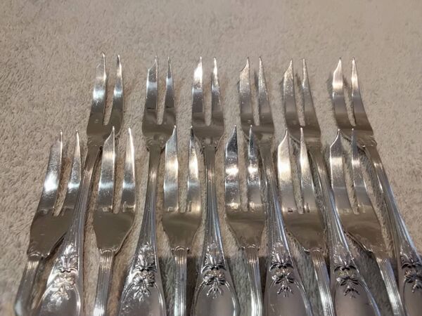 12 fourchettes a gateaux 2 dents metal argente Christofle Trianon LXVI