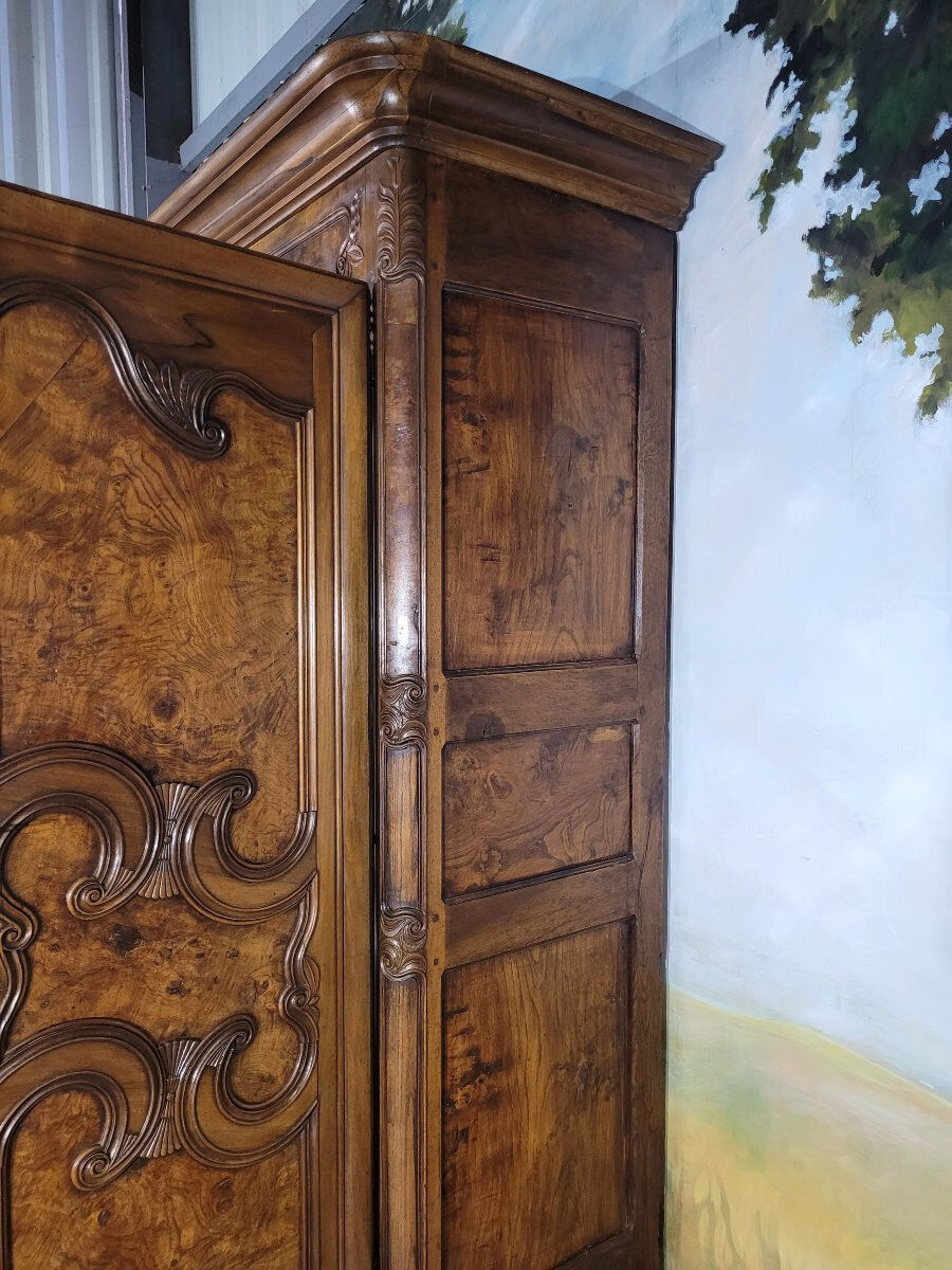 Armoire Bressane de style Louis XV