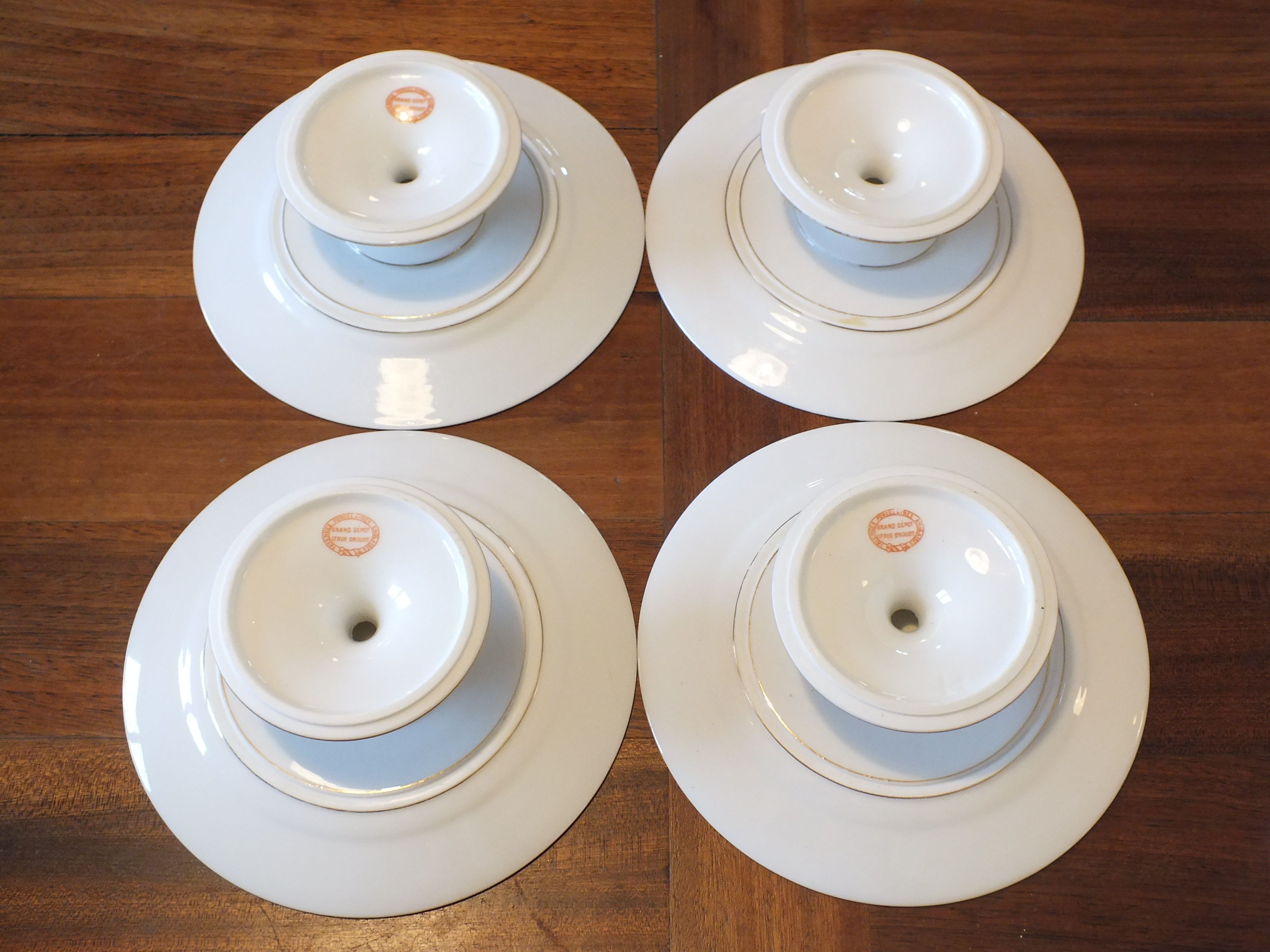Set of 4 porcelain display cups of the depot rue Drouot in Paris