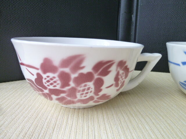 Pair of lunches or chocolate cups in sarreguemines kind of earthenware