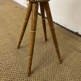 Wooden pedestal table / harness
