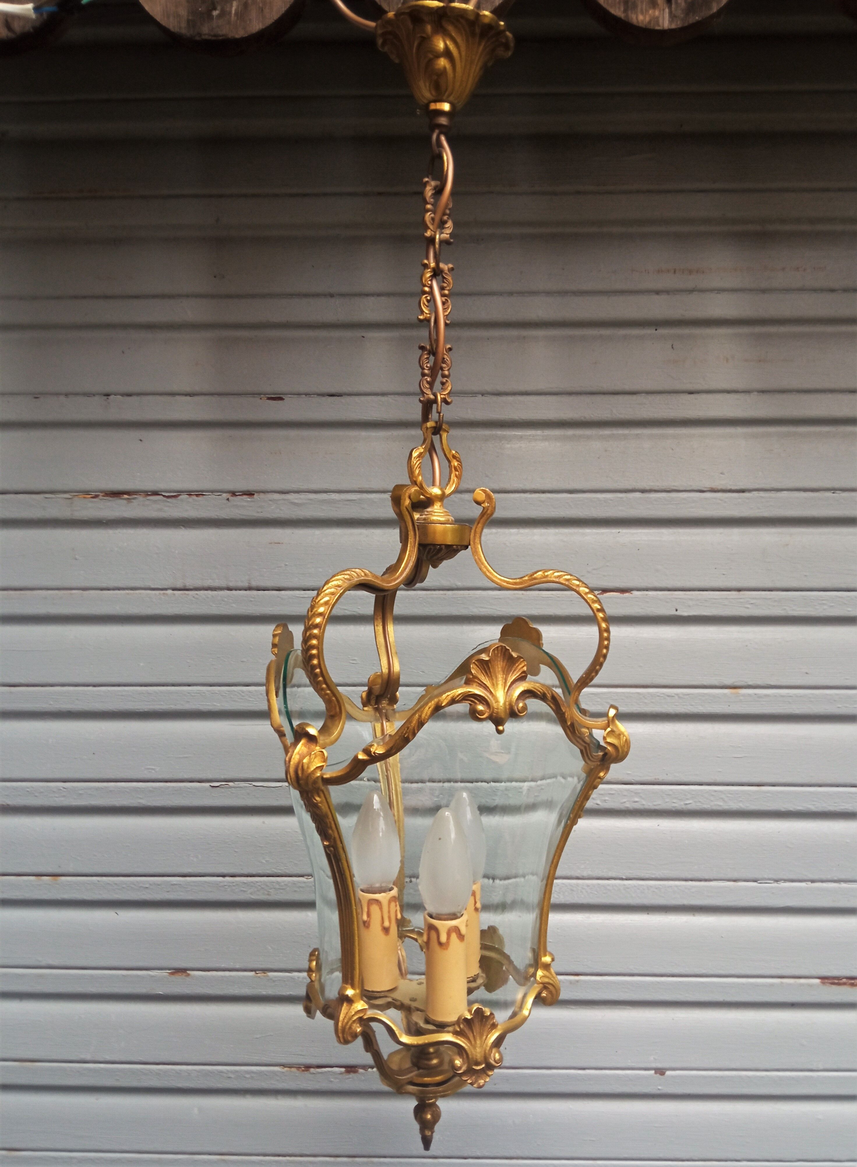 Bronze lantern Louis XV style in working order, curved glasses