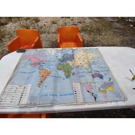 Laminated world map by P. Serryn 1972
