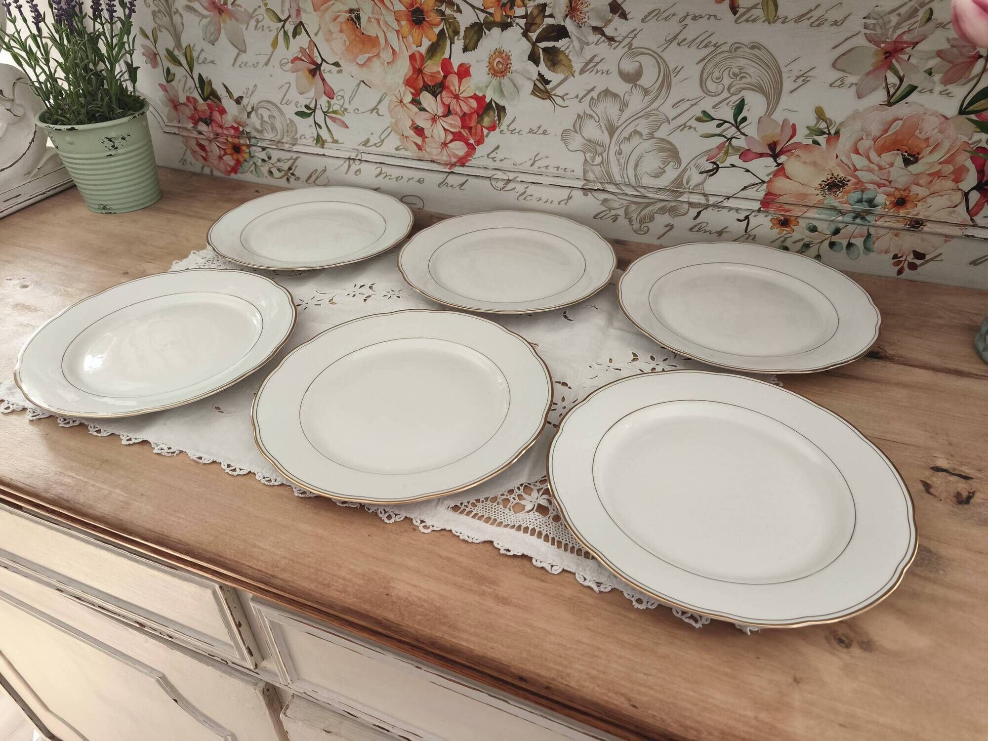 Set of 6 flat plates in fine white Bohemian porcelain with a gold rim.