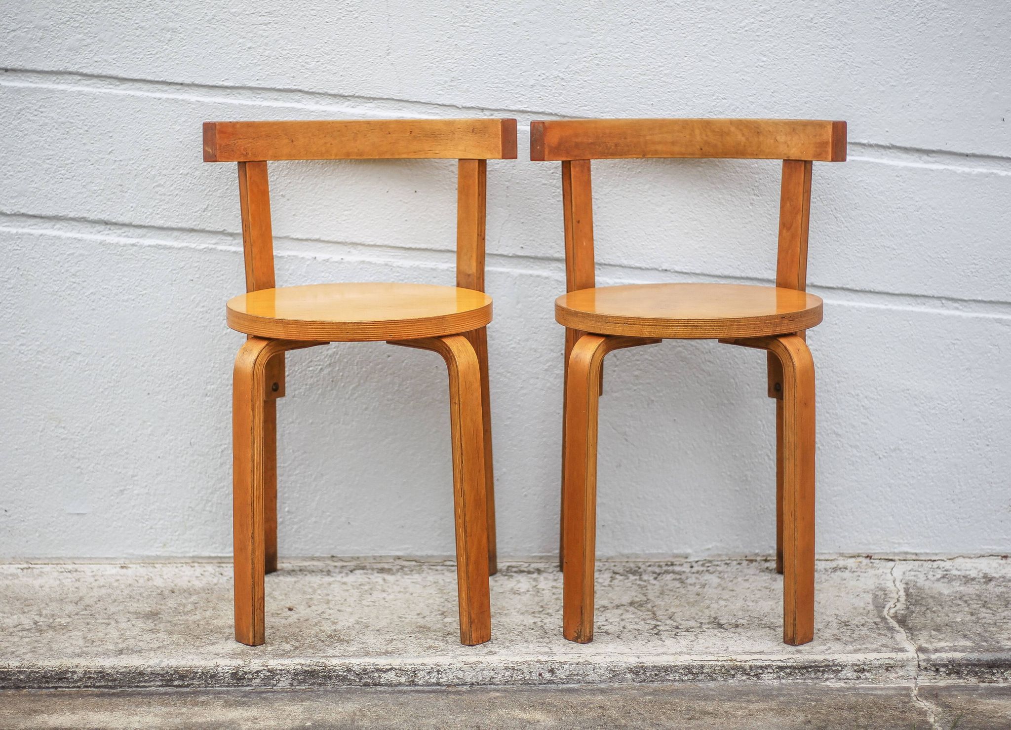 Set of 2 Alvar aalto bentwood chairs model 68, Artek Finland