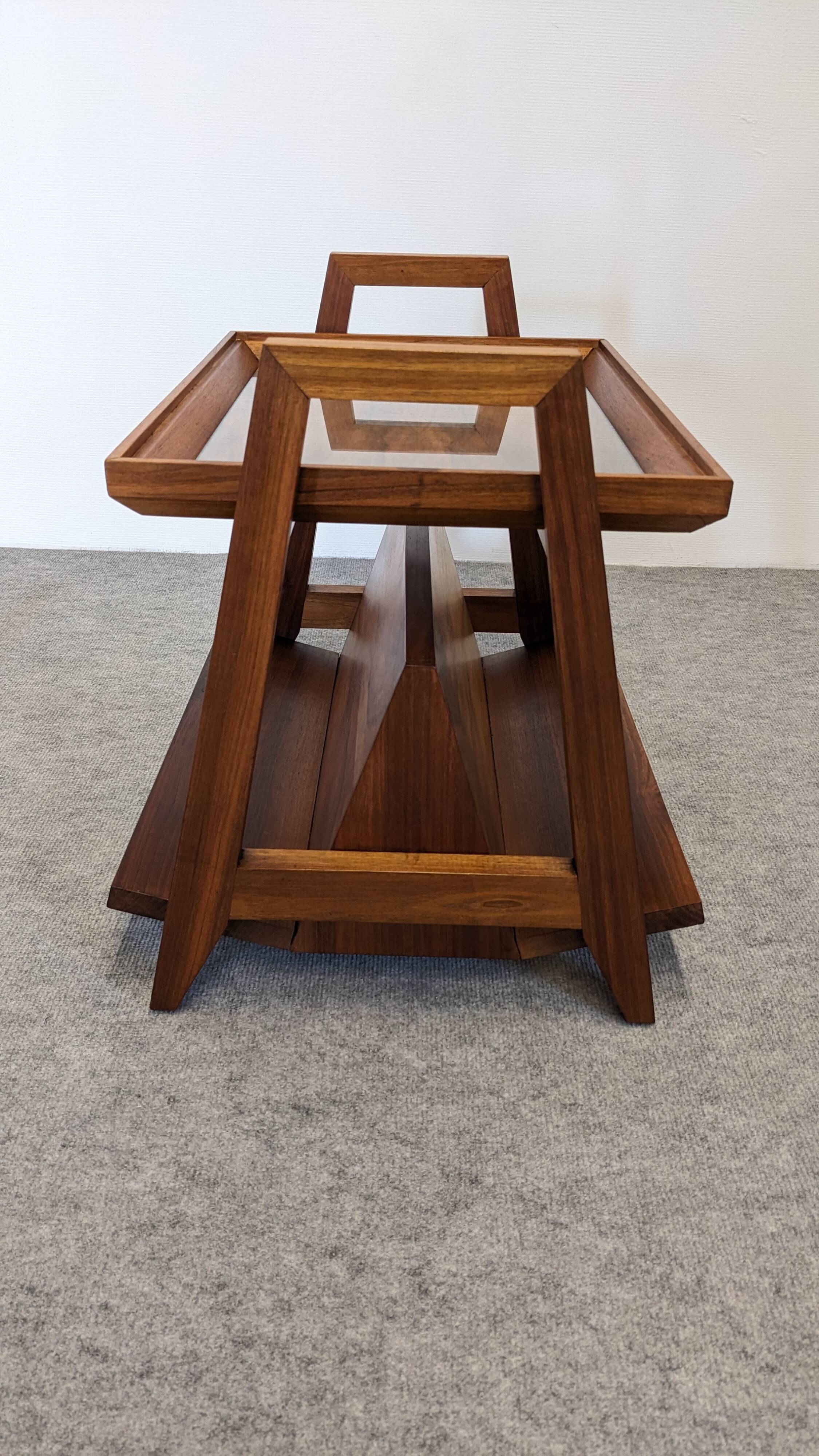 Table d'appoint porte-revues Art déco en noyer, France vers 1930