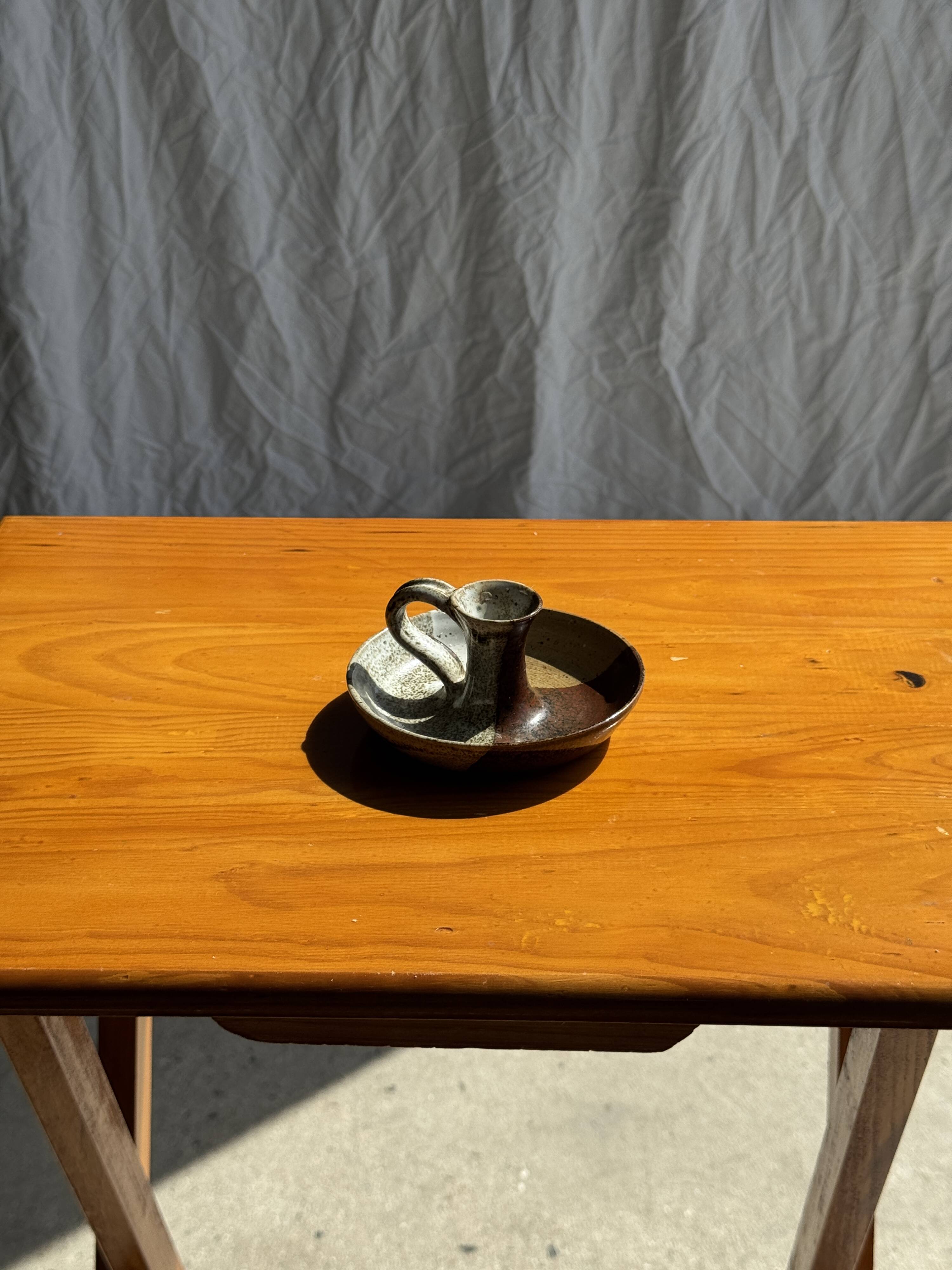 Small hand-held candle holder in two-tone brown and gray stoneware H6.5