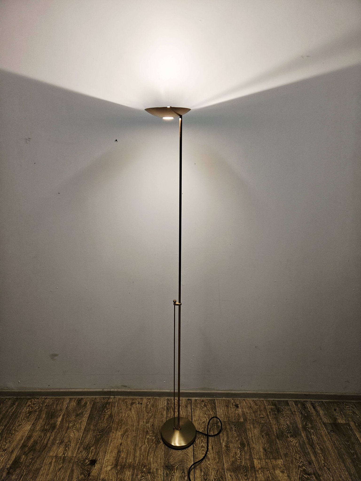 Floor lamp/Estiluz/P-1129/designed by Leonardo Marelli/ 1980s/90s