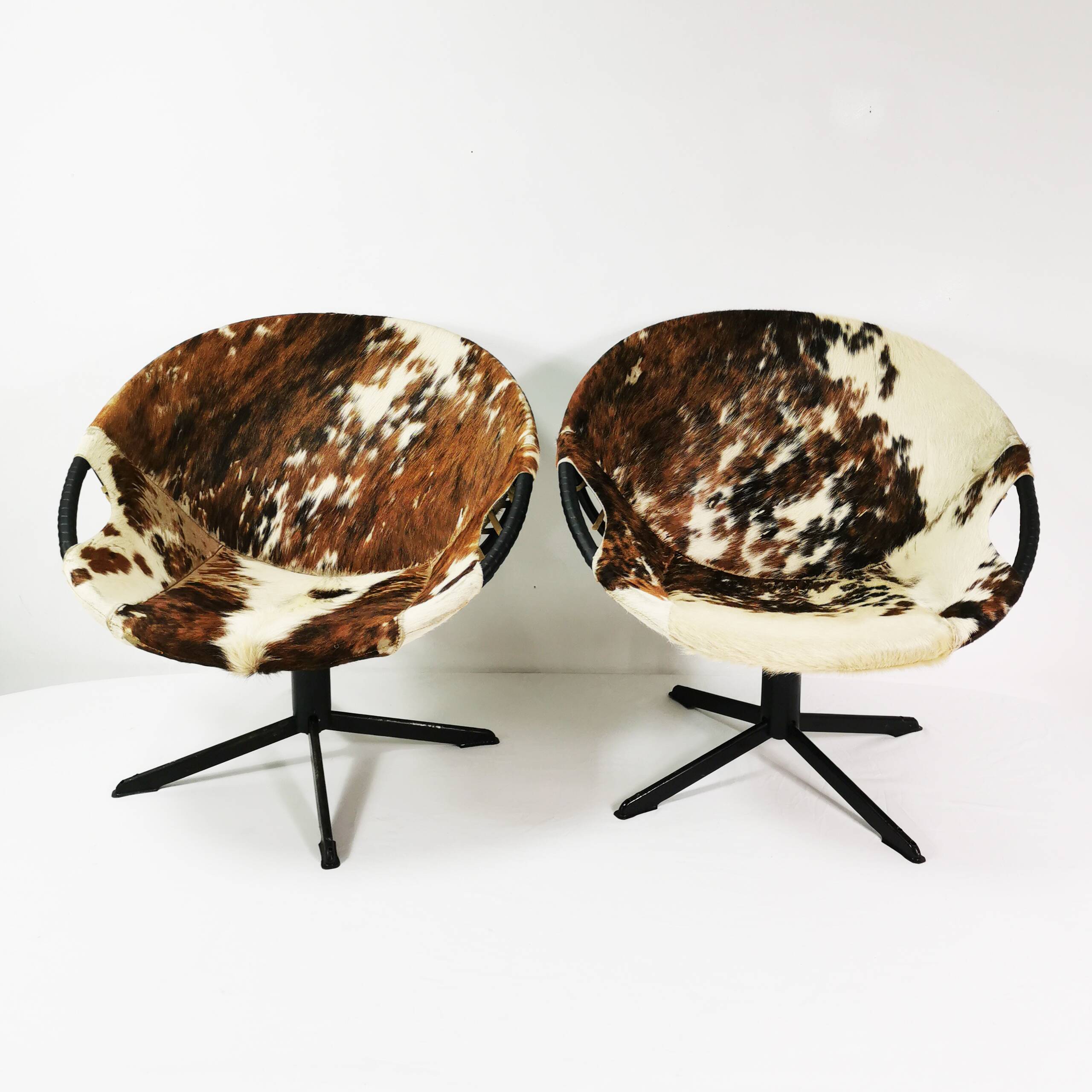 Pair of modernist Balloon armchairs, Germany 1960s.