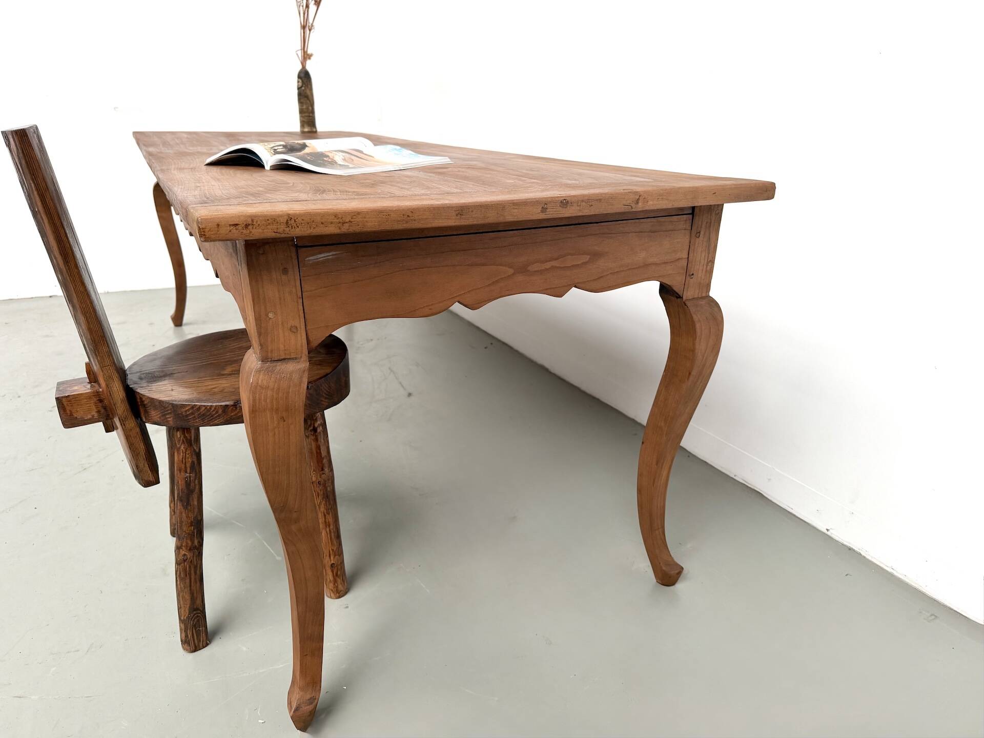 Grande table de ferme en merisier massif des années 1900