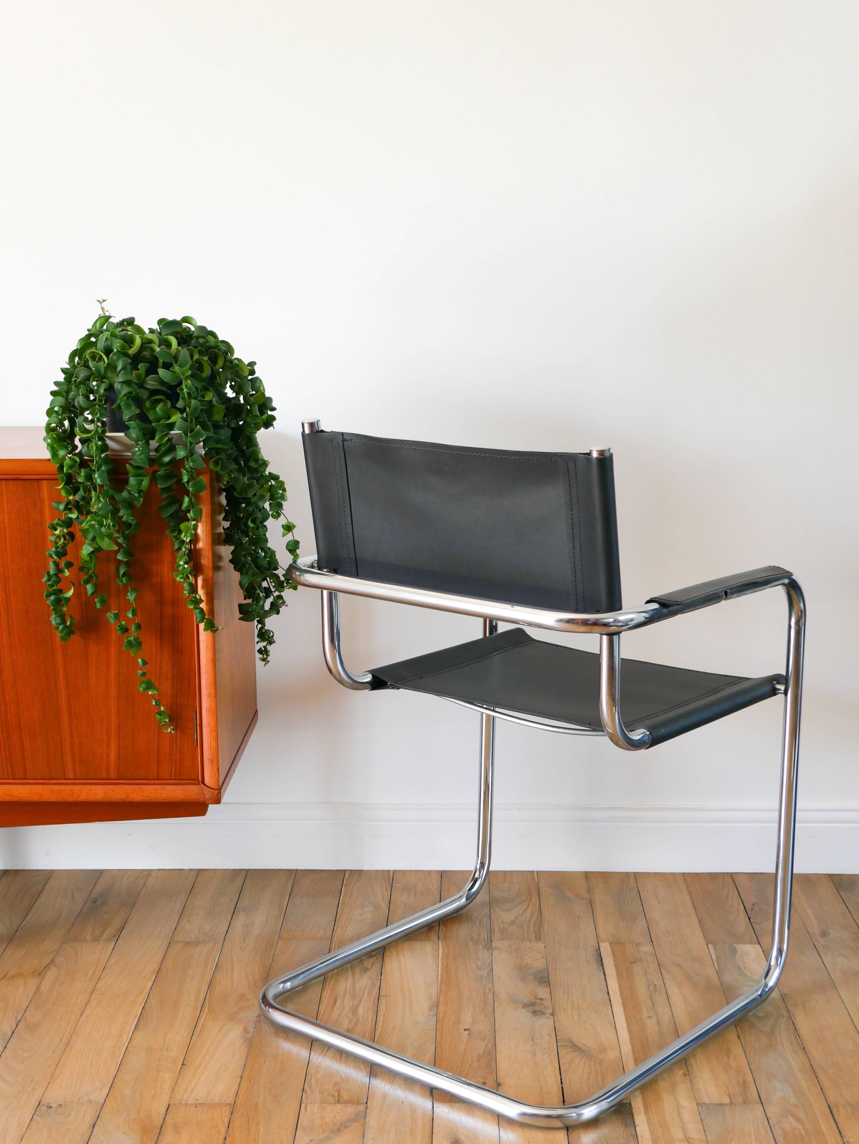 Ensemble de 4 fauteuils tubulaires en croute de cuir Cantilever chrome et Noir, dans le goût de Mart Stam, 1970
