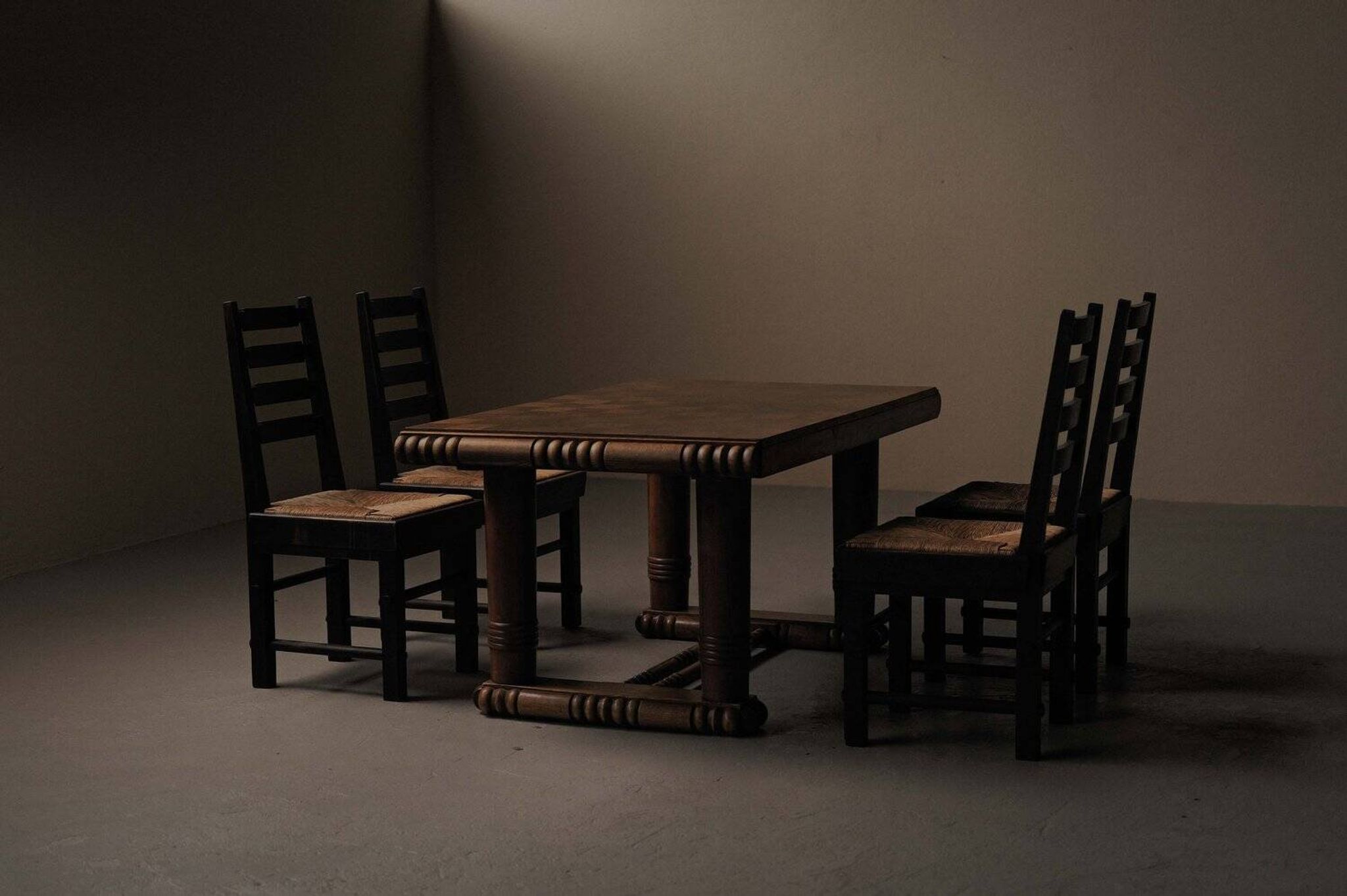 Table Art déco en chêne – France, années 1930–1940