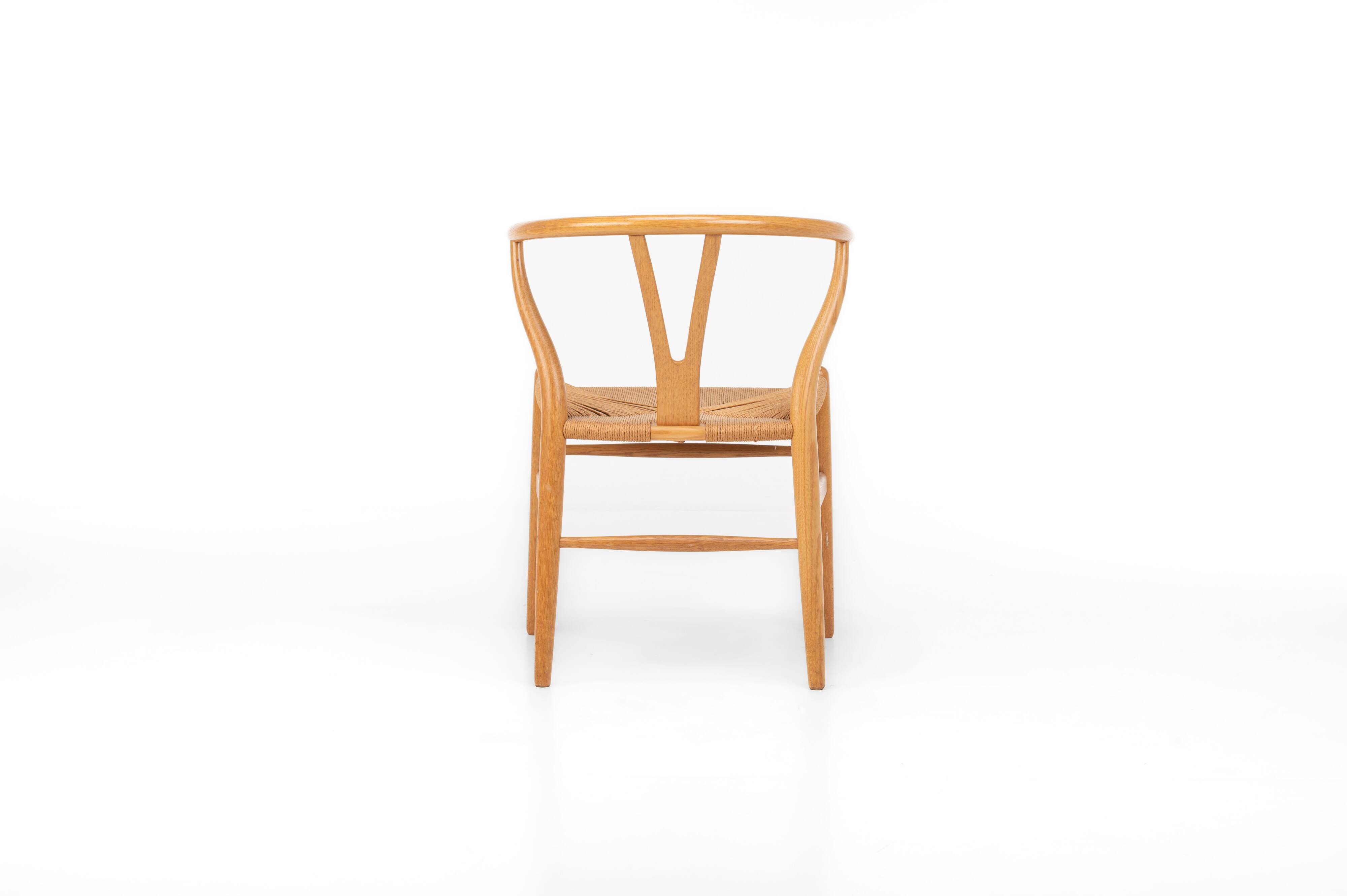 Set of 6 'CH24' wishbone dining chairs by Hans J Wegner for Carl Hansen, De
