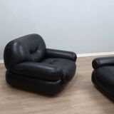 Pair of Mobil Girgi Sapporo armchairs black leather Italy 1970s