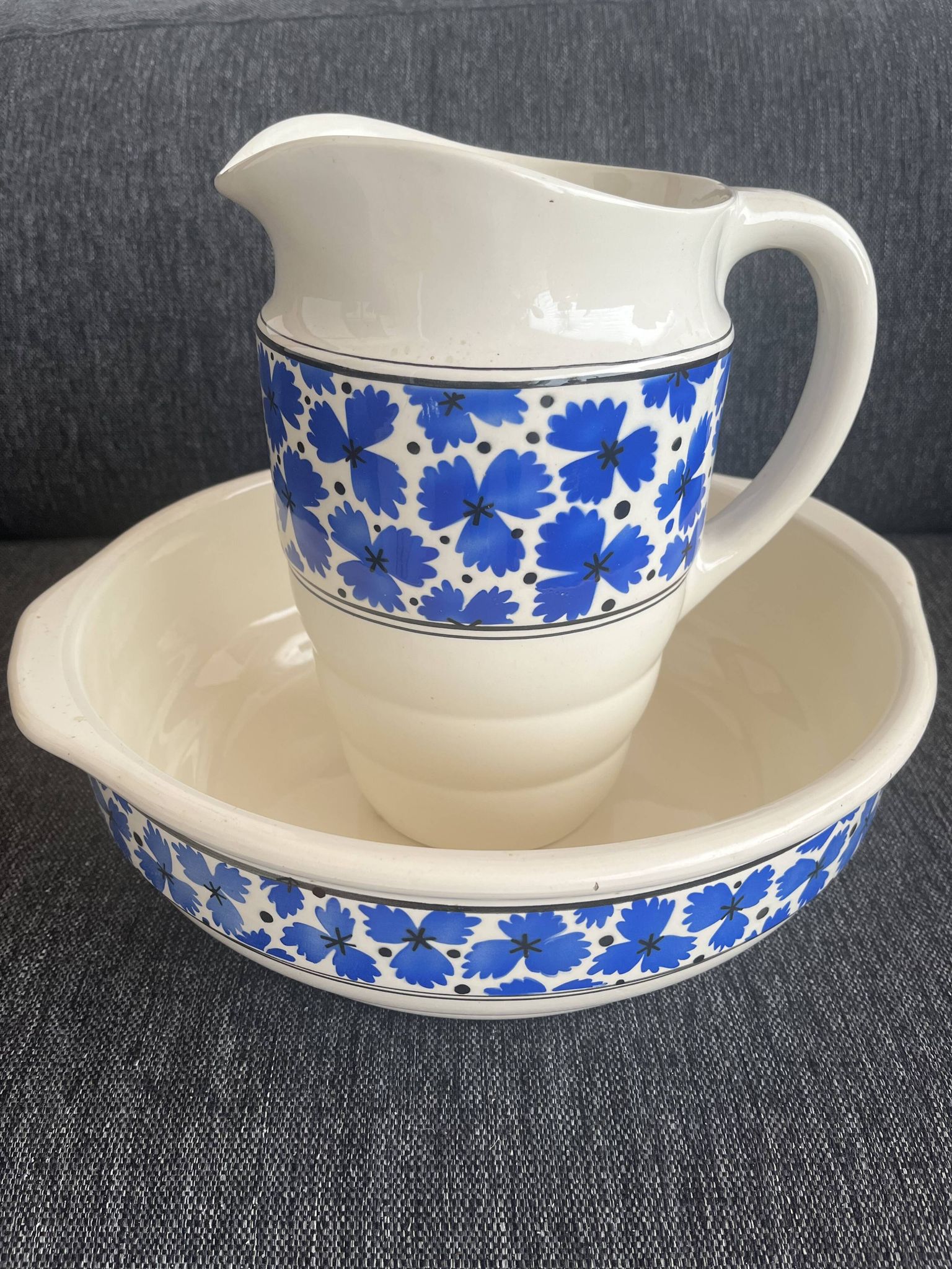 Basin and jug Boch