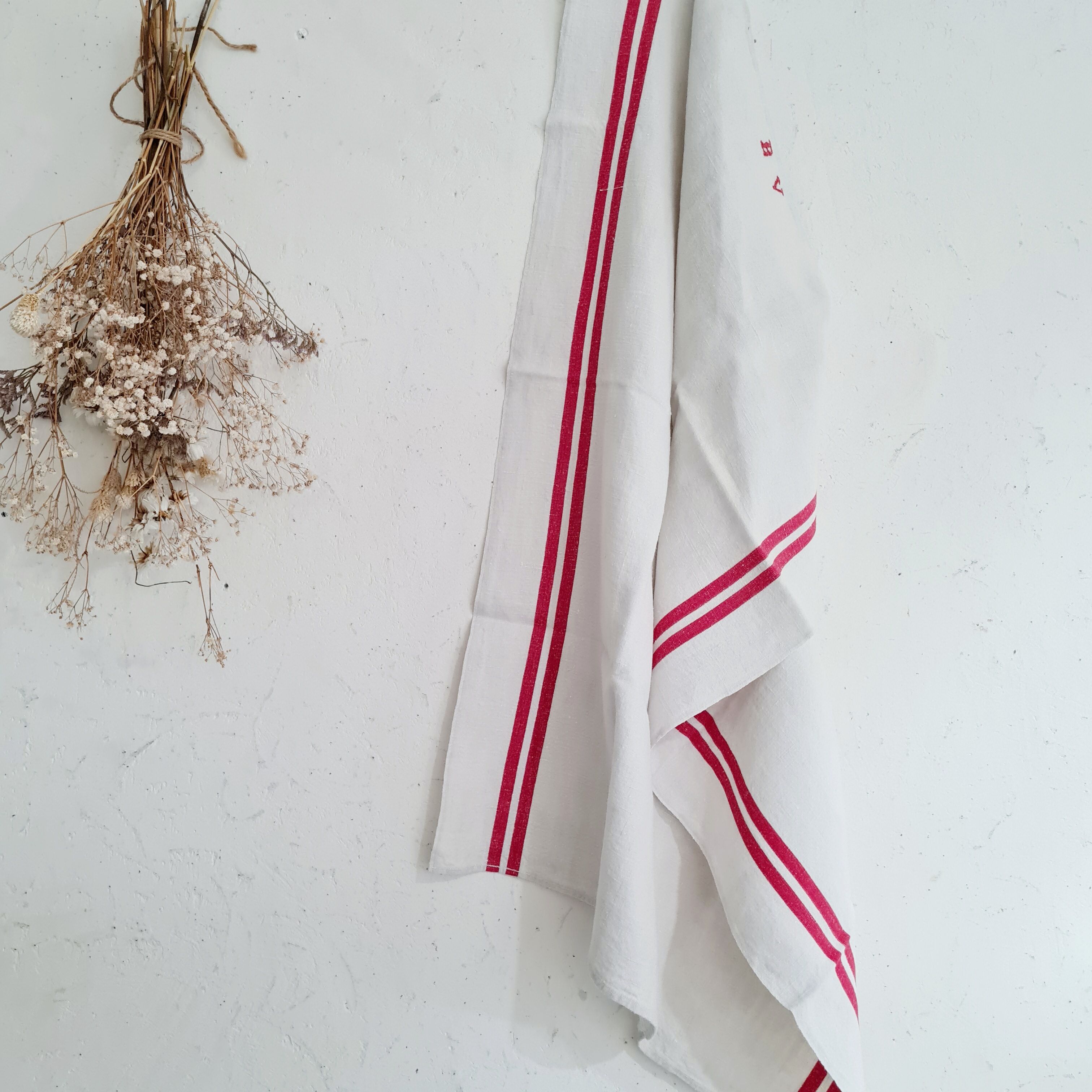 Old linen tea towels - monogrammed - red stripes - Set of 7