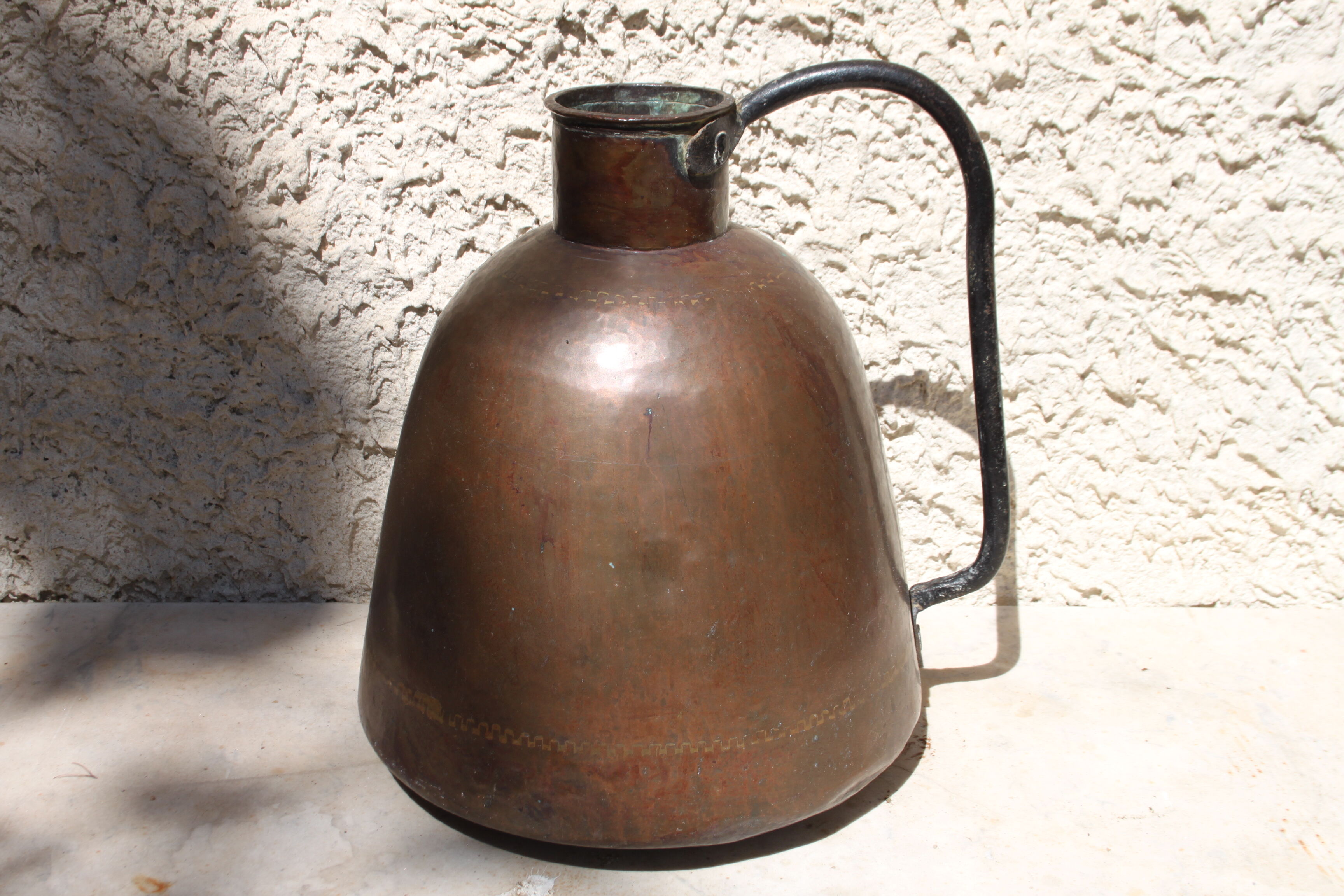 Ancient jar with oriental waters, end of 19th