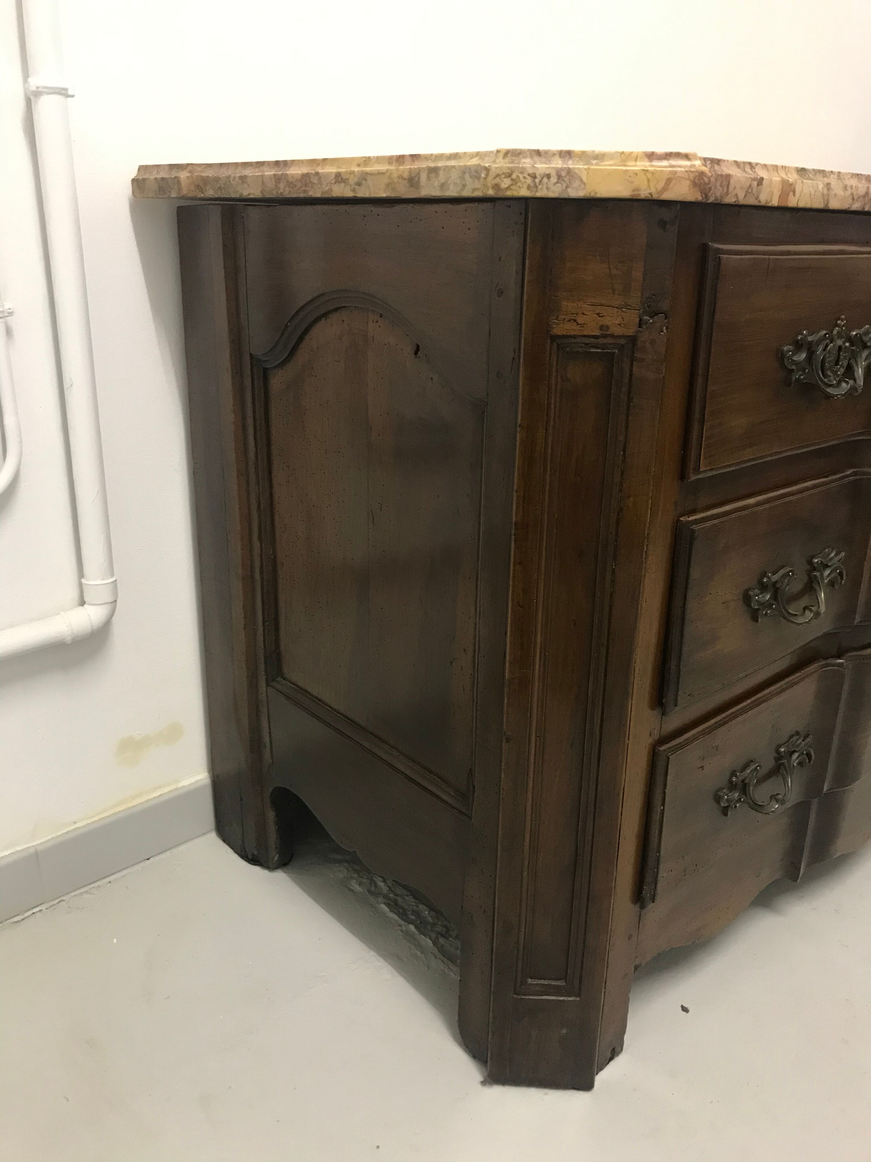 Dresser period Louis XIV walnut