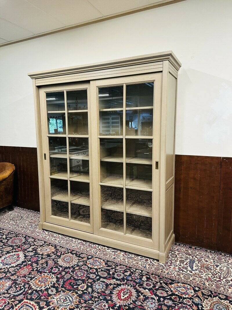 Country Classic oak Bookcase with sliding doors