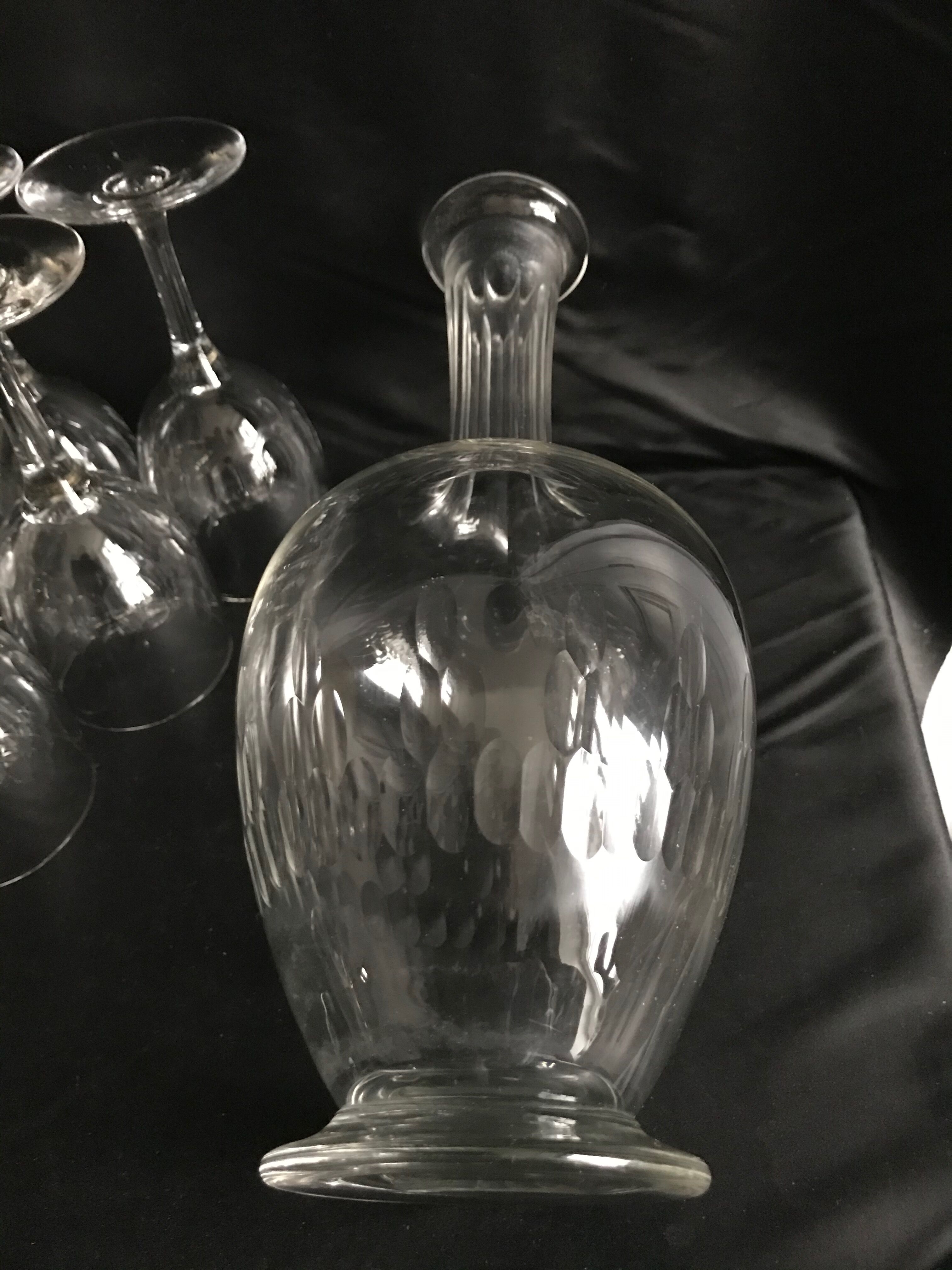 Set of 6 glasses and 1 carafe in style