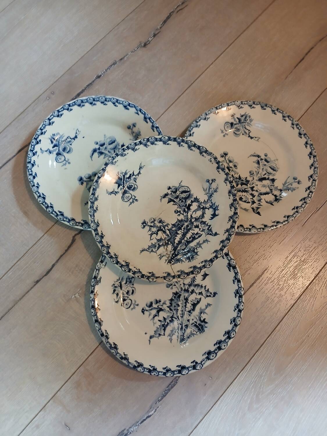 4 flat plates "thistles" from gien
