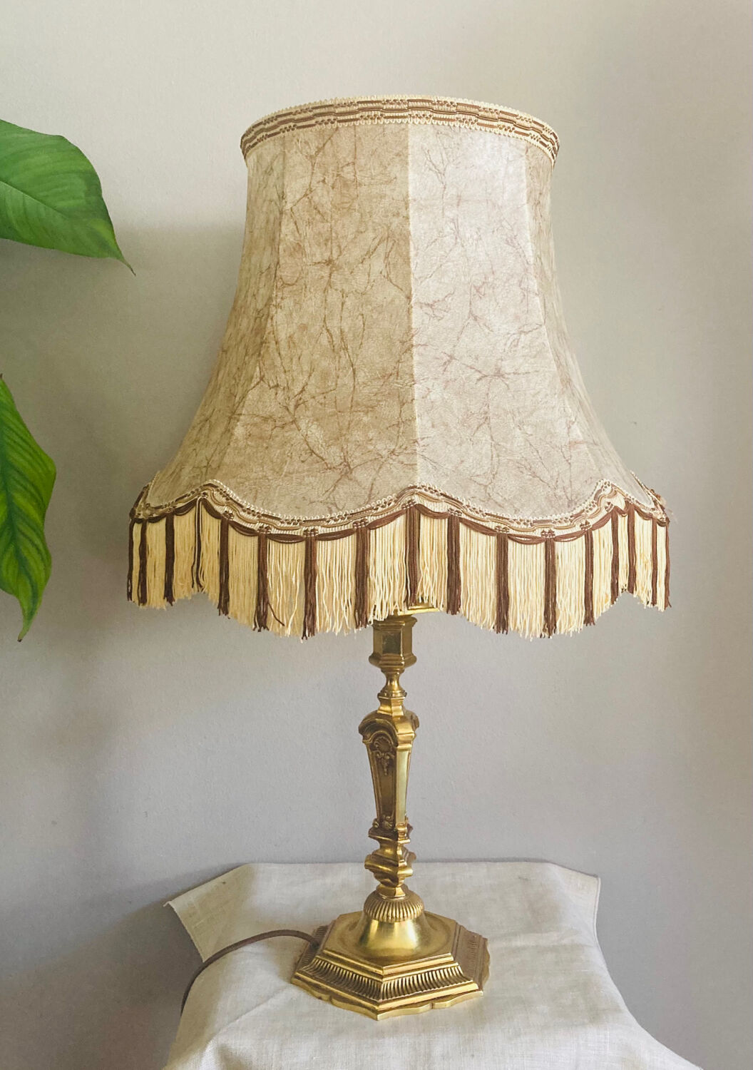 Empire / Directoire living room lamp in gilded bronze, mid-20th century