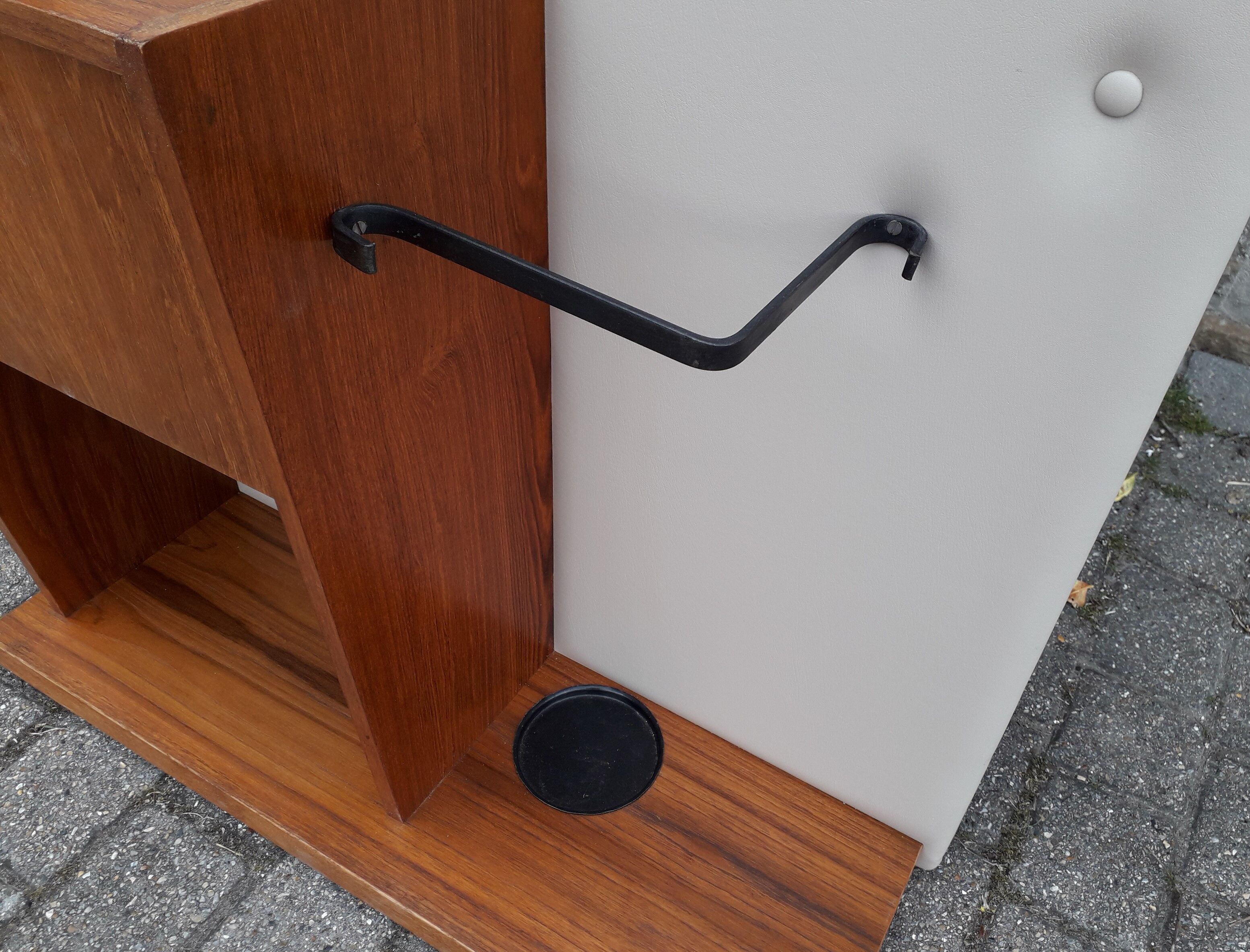 60s entry locker room