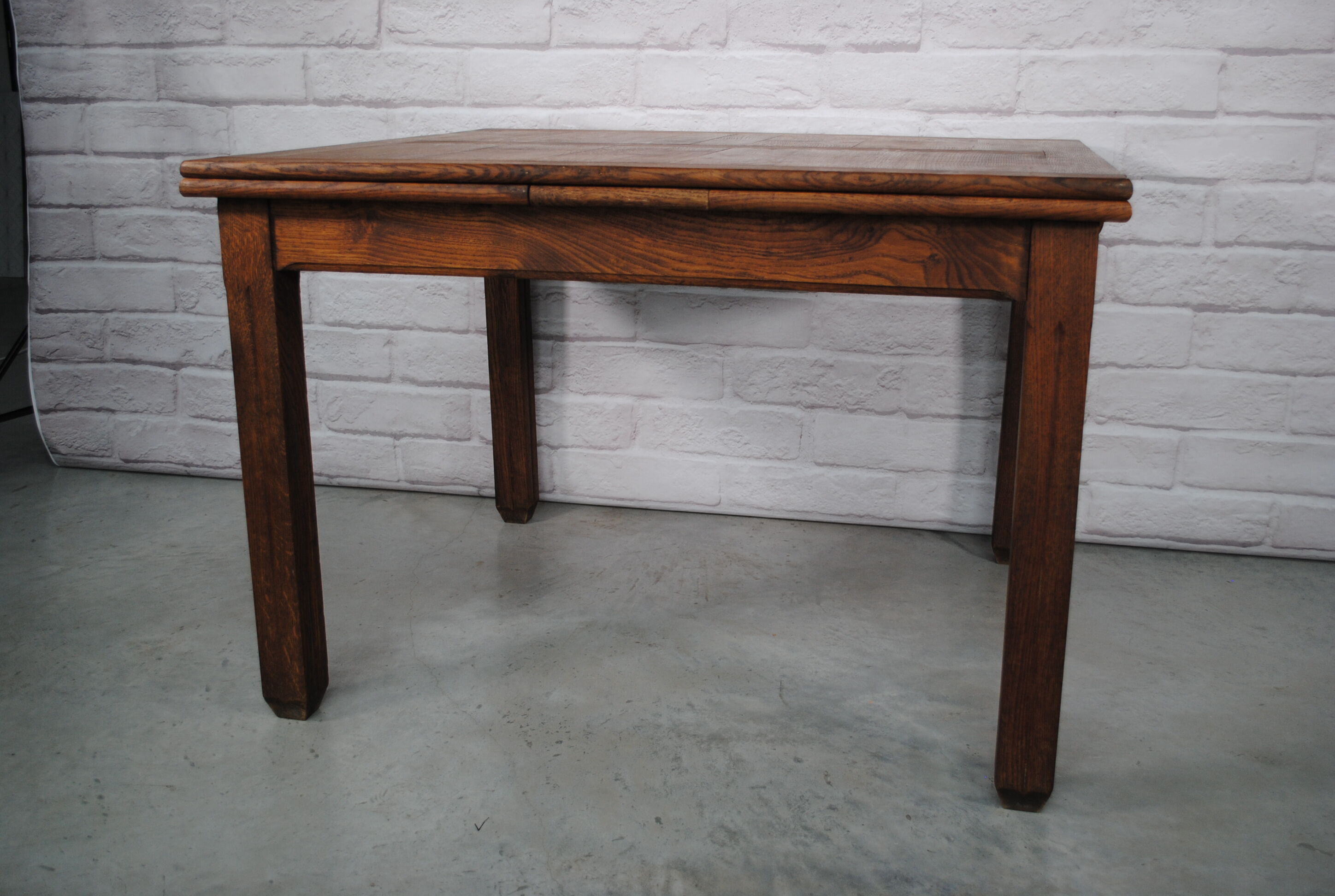 Expandable table 1950