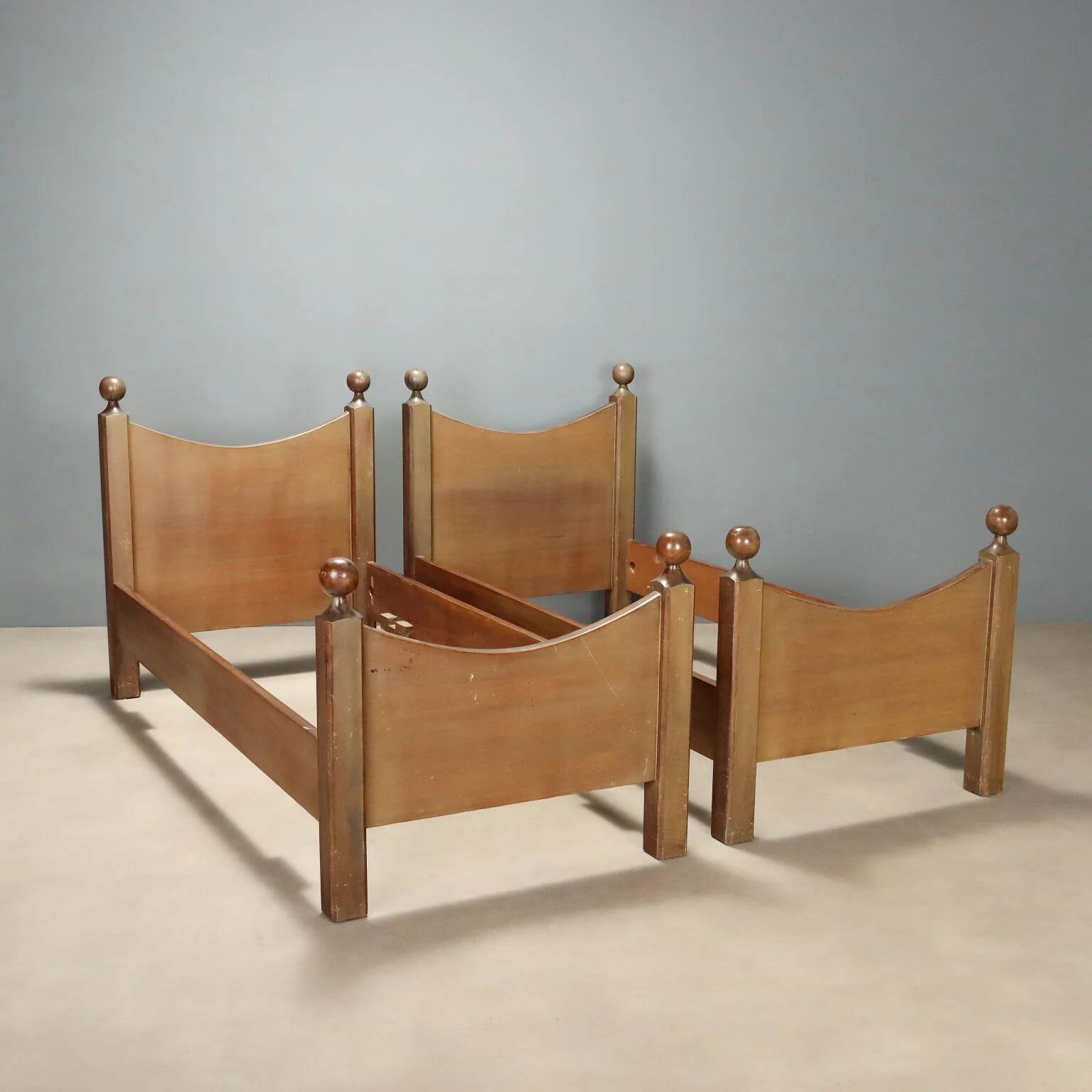 Pair of vintage single beds in the style of L. Caccia Dominioni, 1960s.