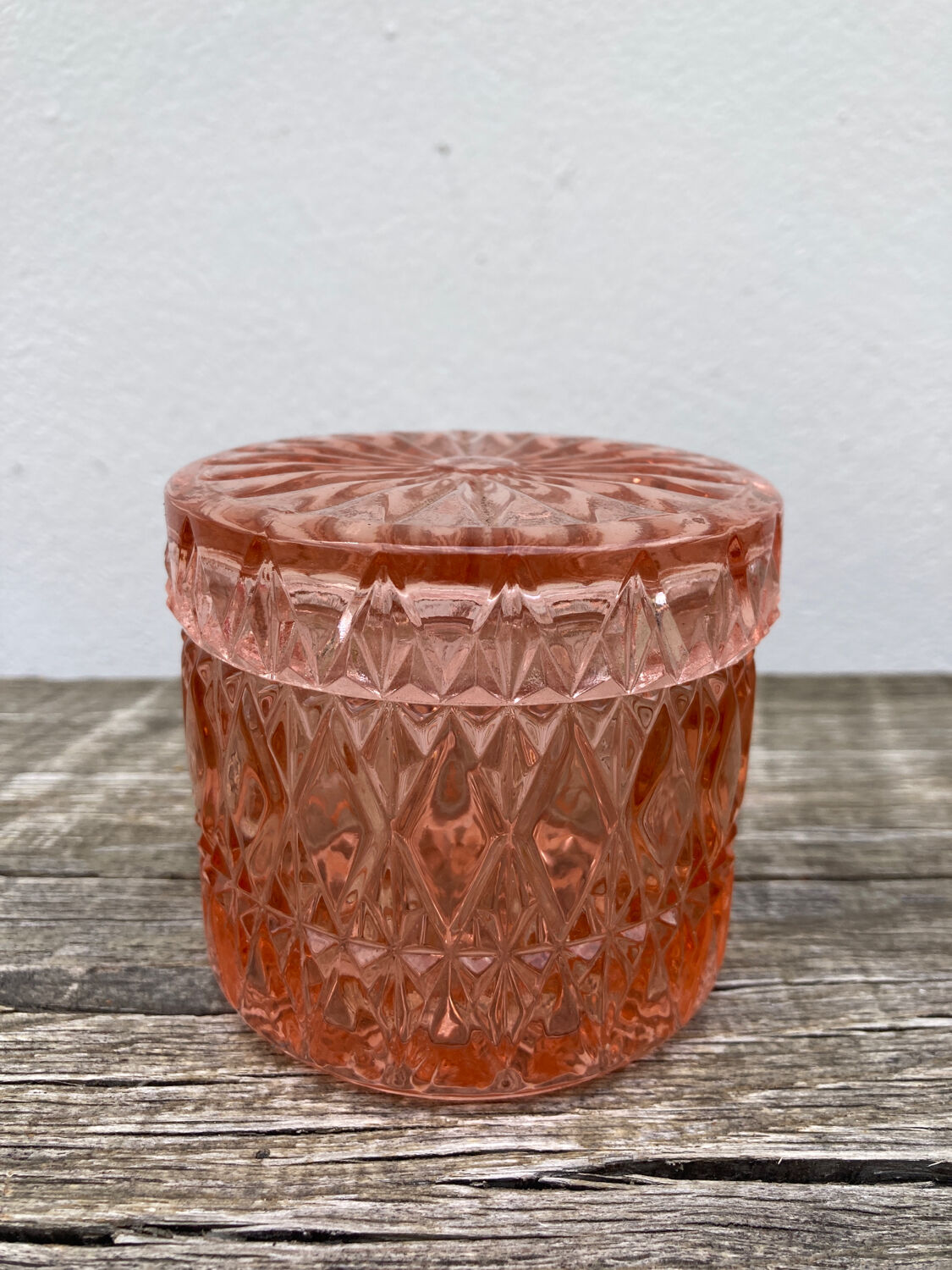 Powder box for Art Deco jewelry in pink crystal