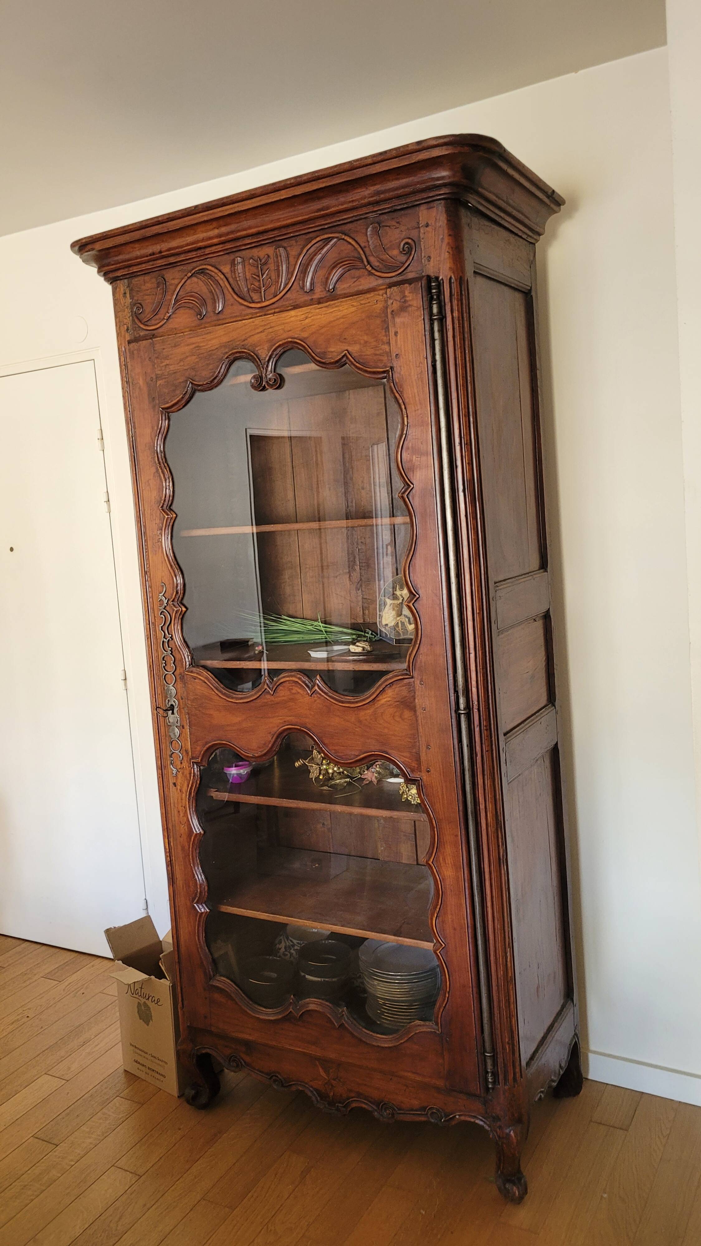 Magnificent antique bonnetière in carved solid wood – Louis XV style