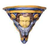 Console murale en céramique émaillée à décor de putto