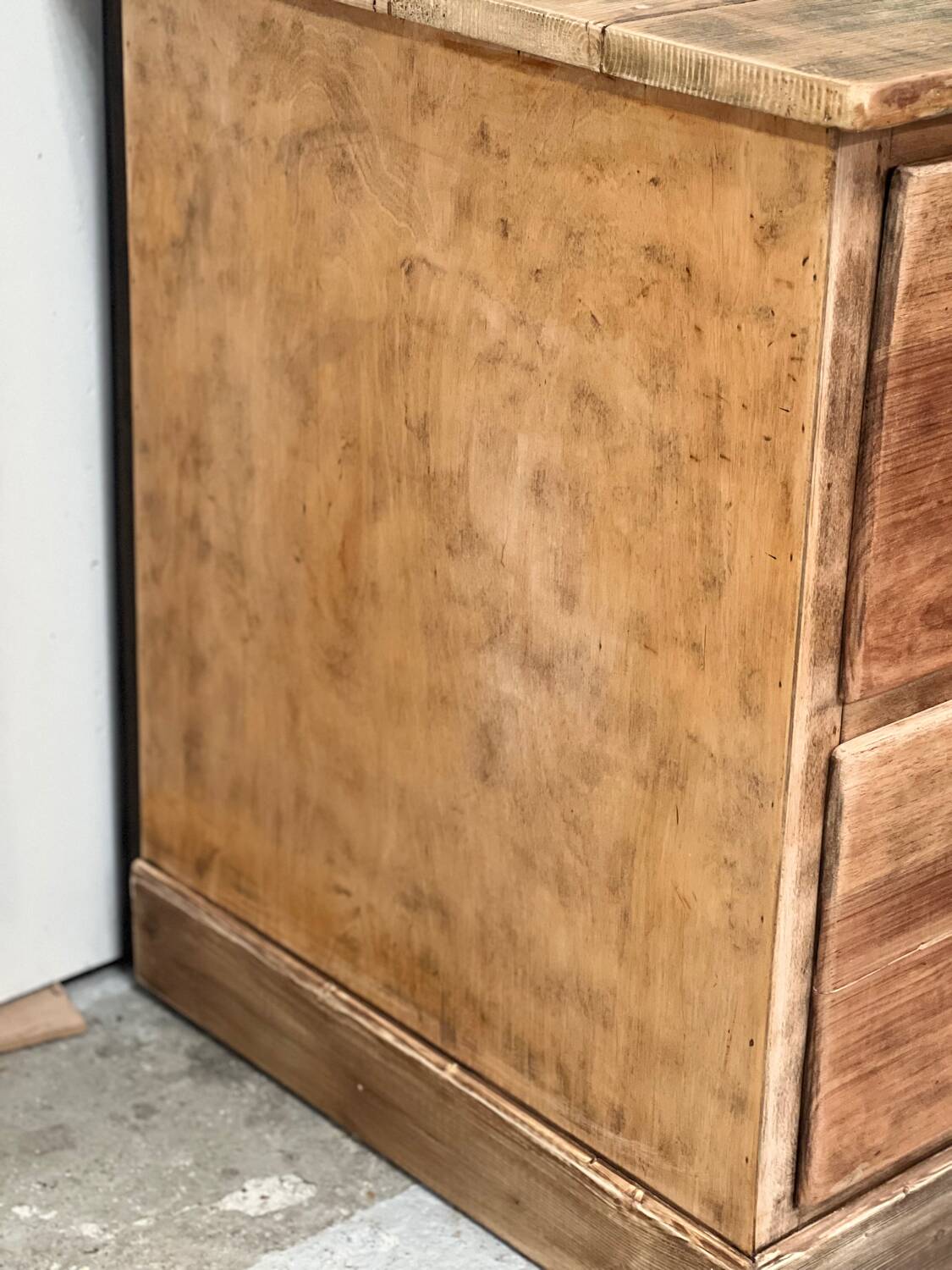 Ancien meuble de droguerie