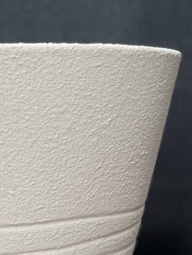 Textured beige cache-pot