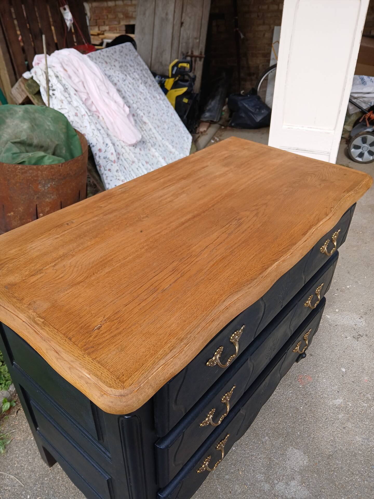 Chest of drawers